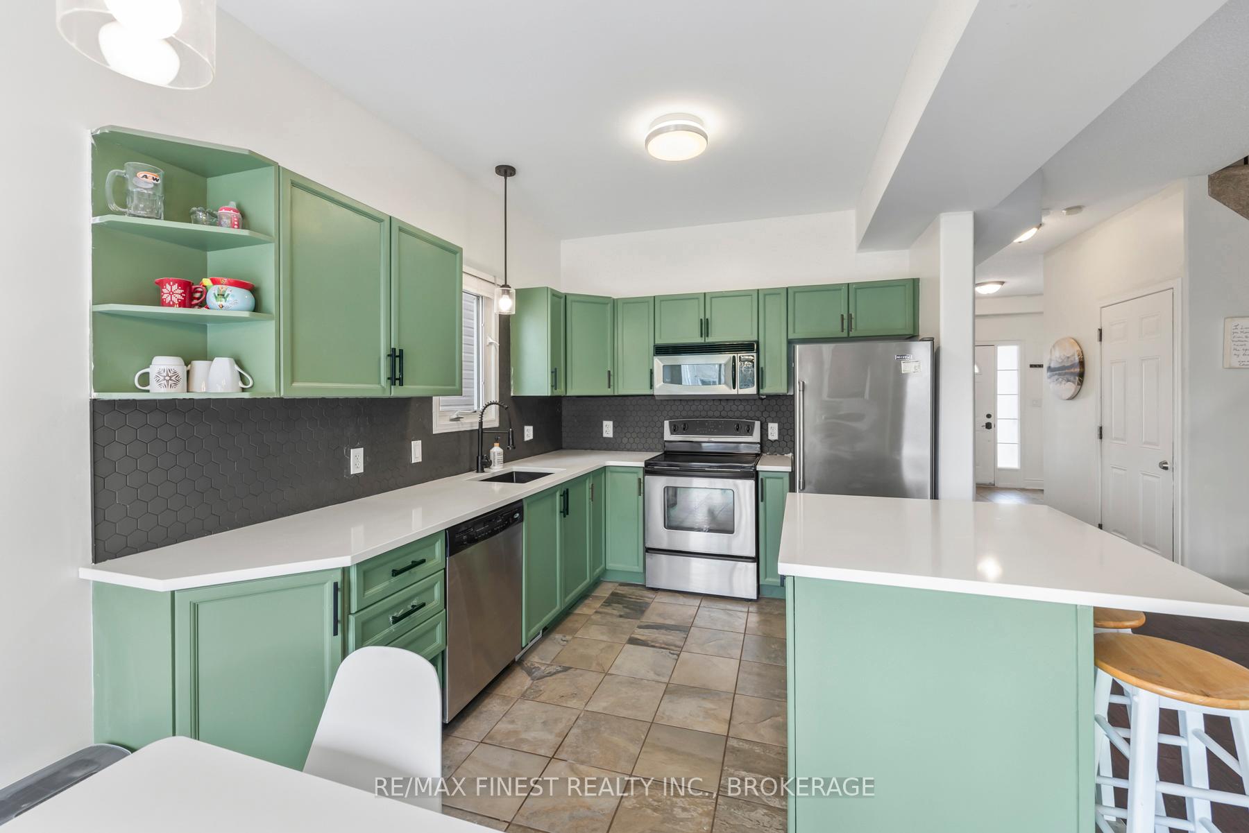 Photo 8 of 423 Maureen Street, Kingston, Kingston East (Incl Barret Crt) — HOMEH