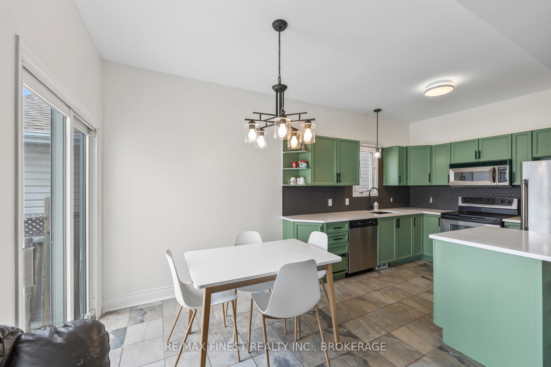 Photo 6 of 423 Maureen Street, Kingston, Kingston East (Incl Barret Crt) — HOMEH
