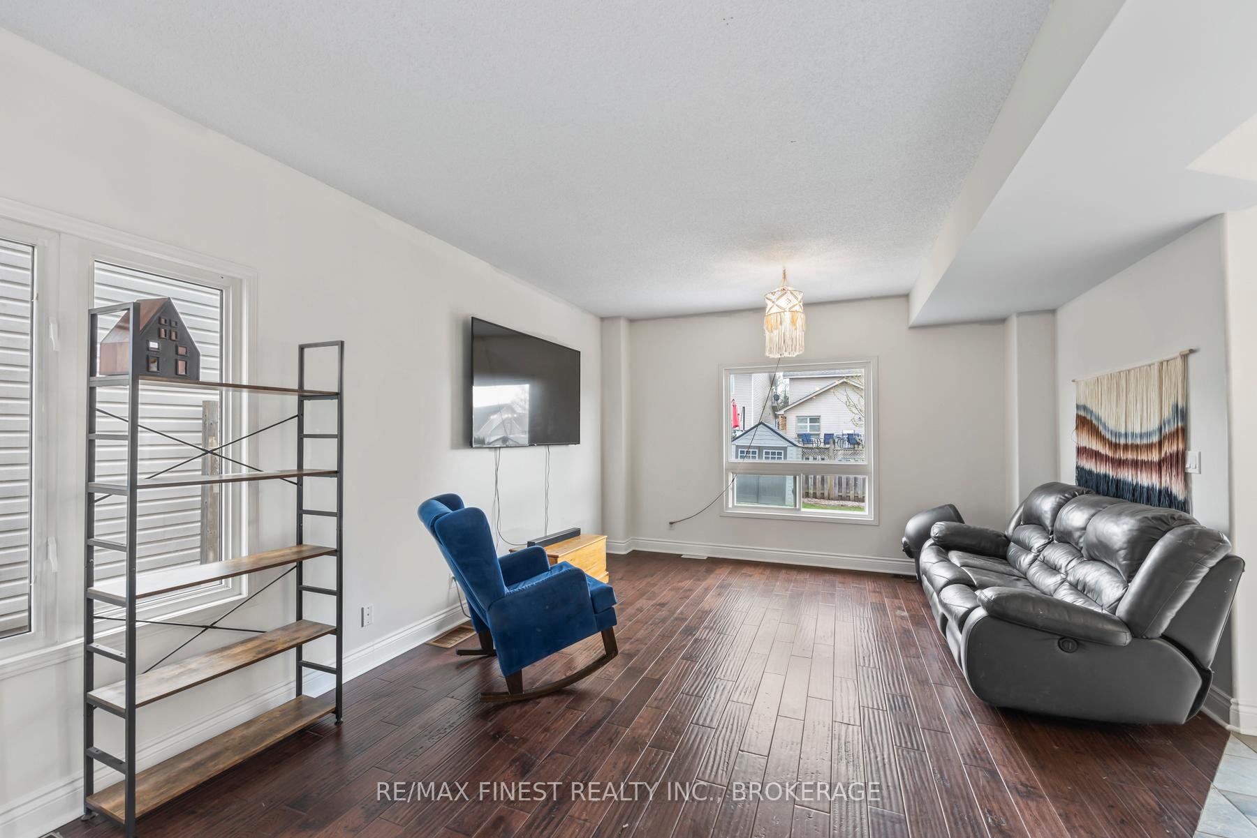 Photo 16 of 423 Maureen Street, Kingston, Kingston East (Incl Barret Crt) — HOMEH