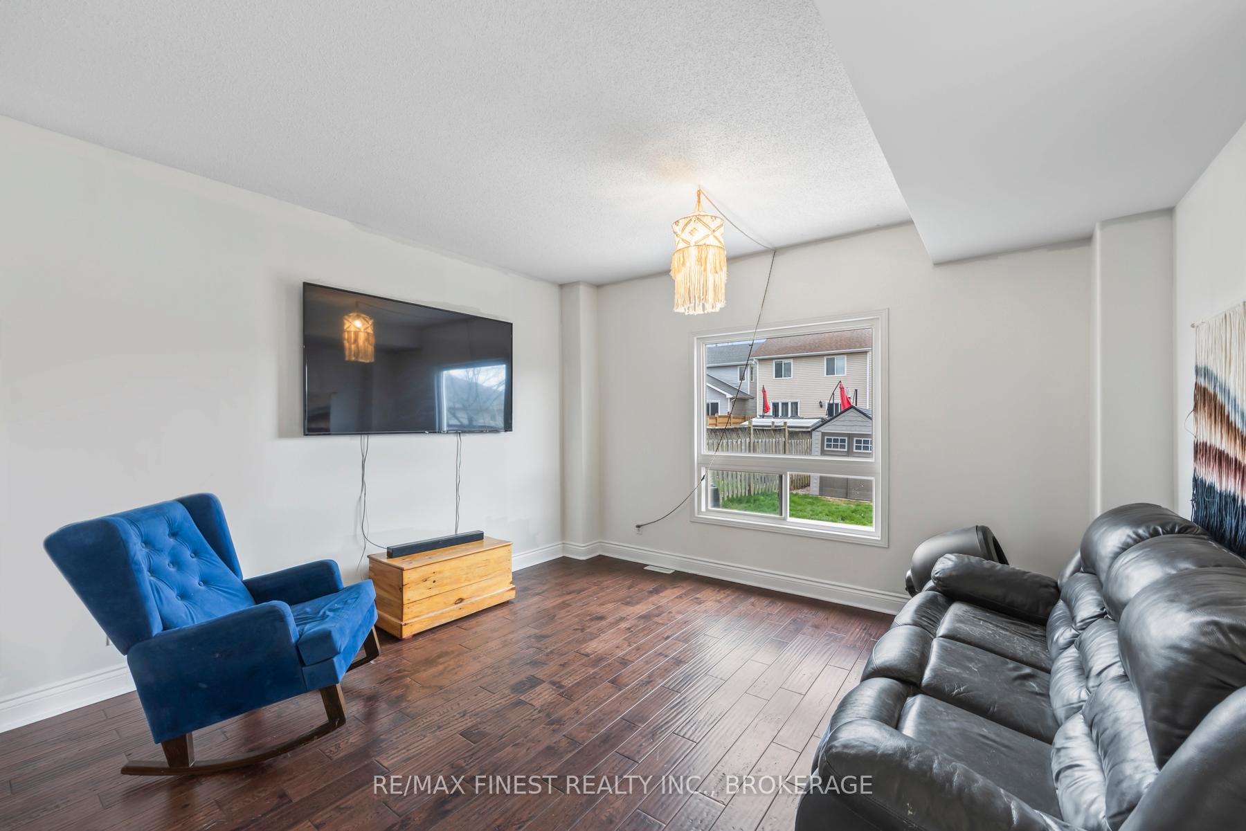 Photo 23 of 423 Maureen Street, Kingston, Kingston East (Incl Barret Crt) — HOMEH