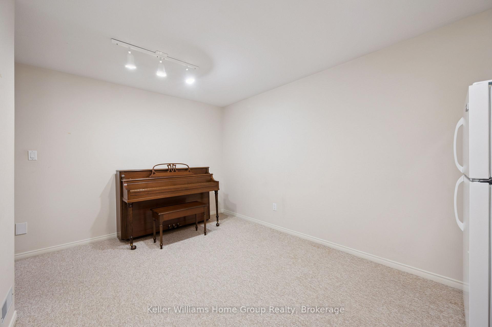 Photo 35 of 66 Kortright Road E, Guelph, Kortright East — HOMEH