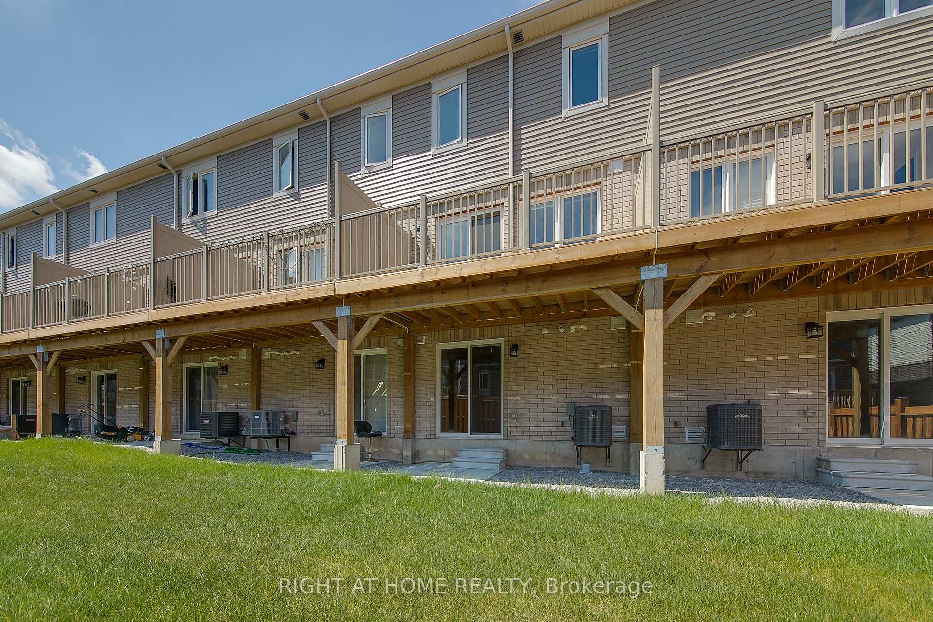 Photo 7 of 28 Wagon Lane, Barrie, Rural Barrie Southeast — HOMEH