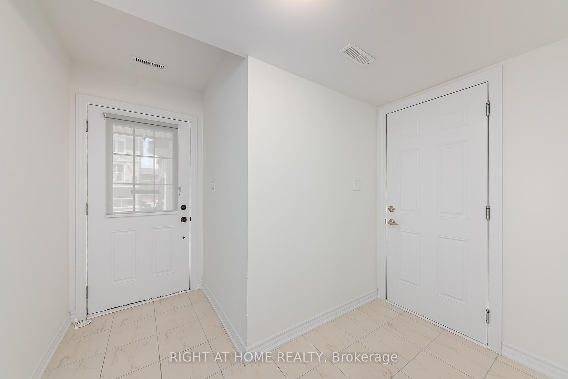 Photo 3 of 28 Wagon Lane, Barrie, Rural Barrie Southeast — HOMEH