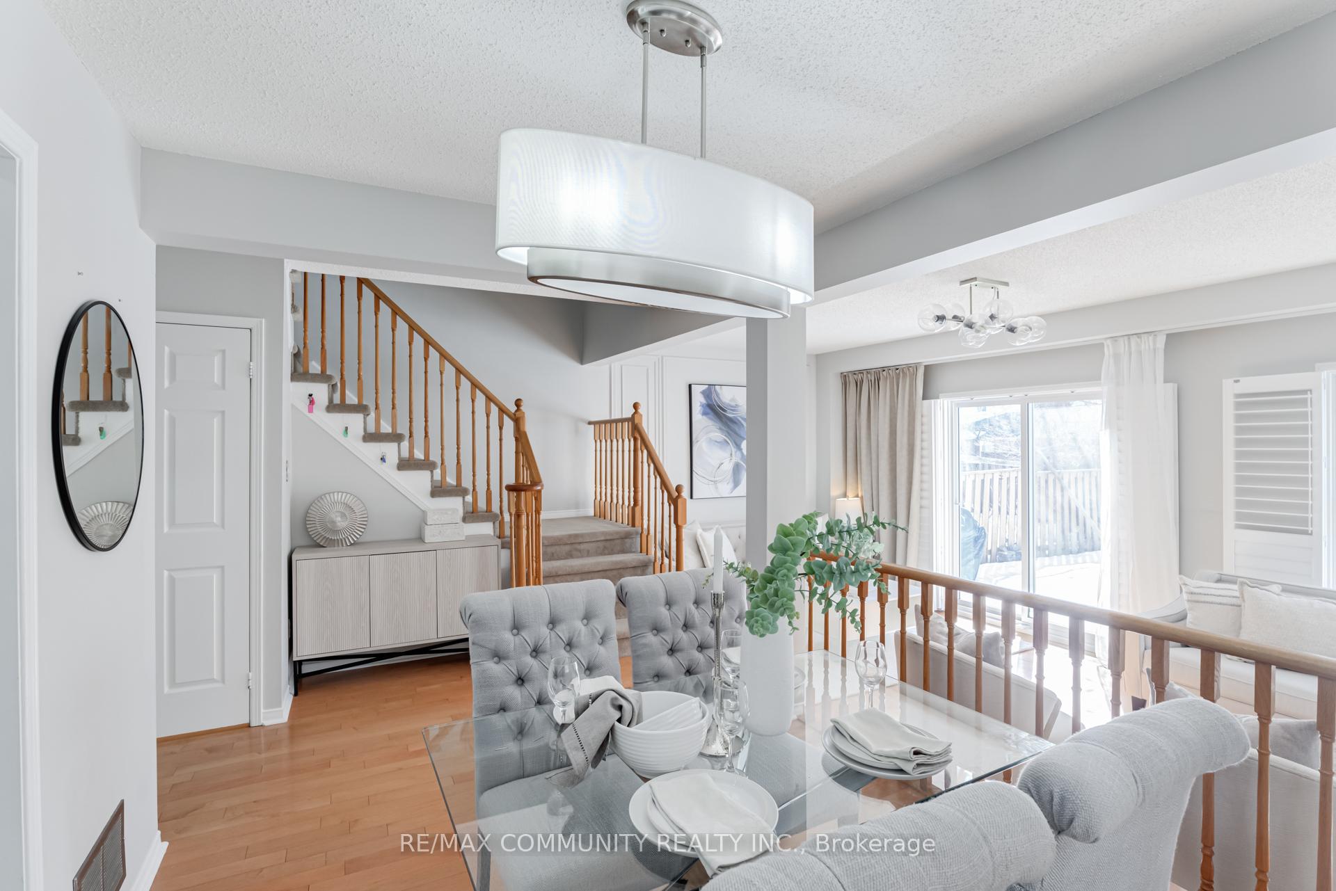 Photo 4 of 8 Simnick Crescent, Clarington, Courtice — HOMEH