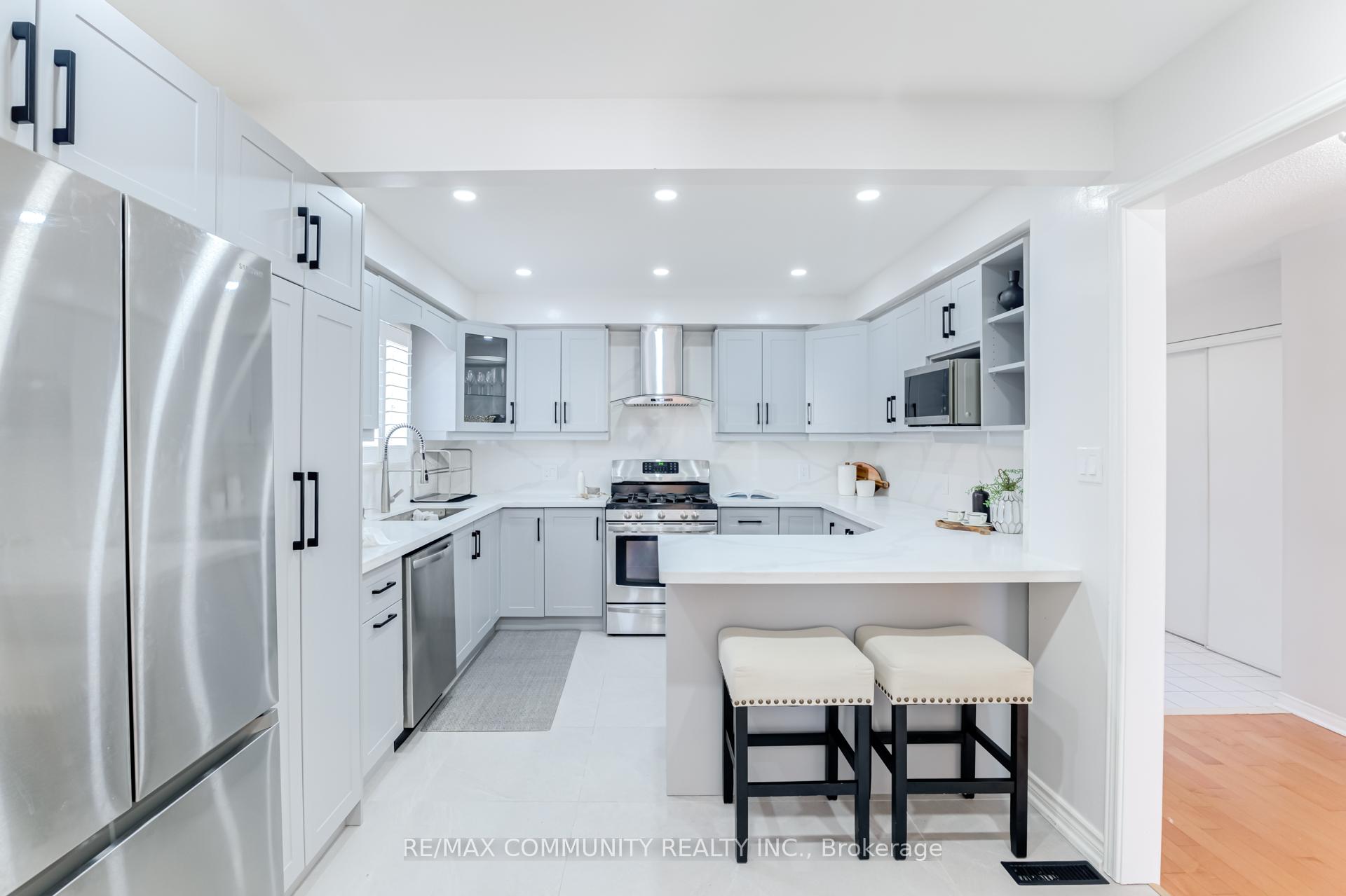Photo 8 of 8 Simnick Crescent, Clarington, Courtice — HOMEH