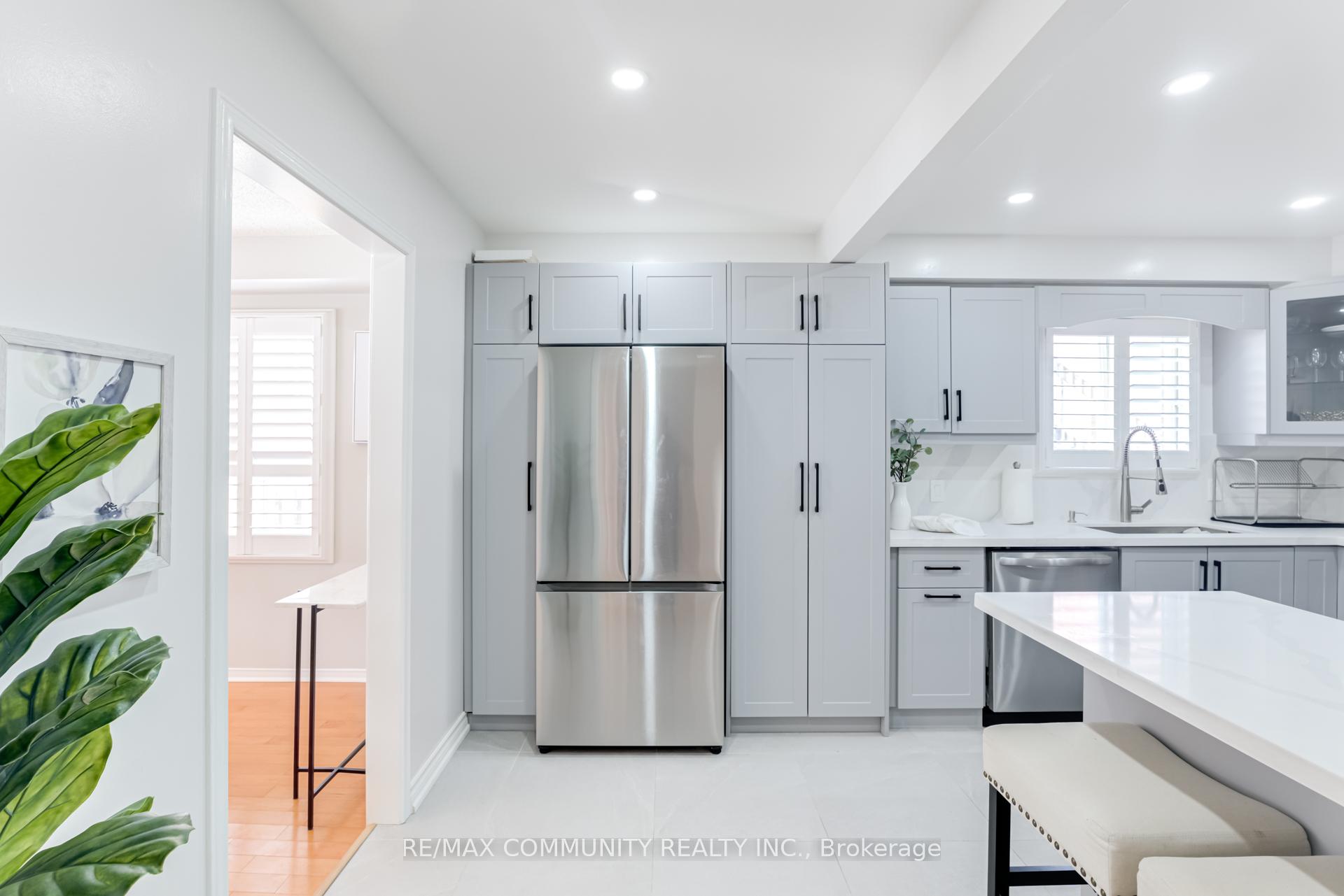 Photo 5 of 8 Simnick Crescent, Clarington, Courtice — HOMEH