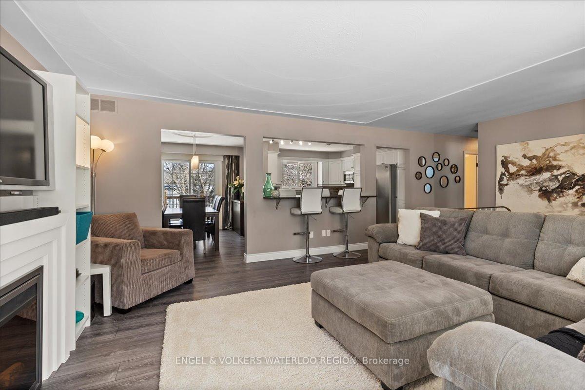 Photo 4 of 300 Craigleith Drive, Waterloo — HOMEH