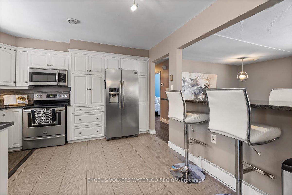 Photo 5 of 300 Craigleith Drive, Waterloo — HOMEH