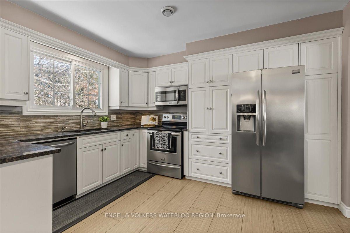 Photo 7 of 300 Craigleith Drive, Waterloo — HOMEH