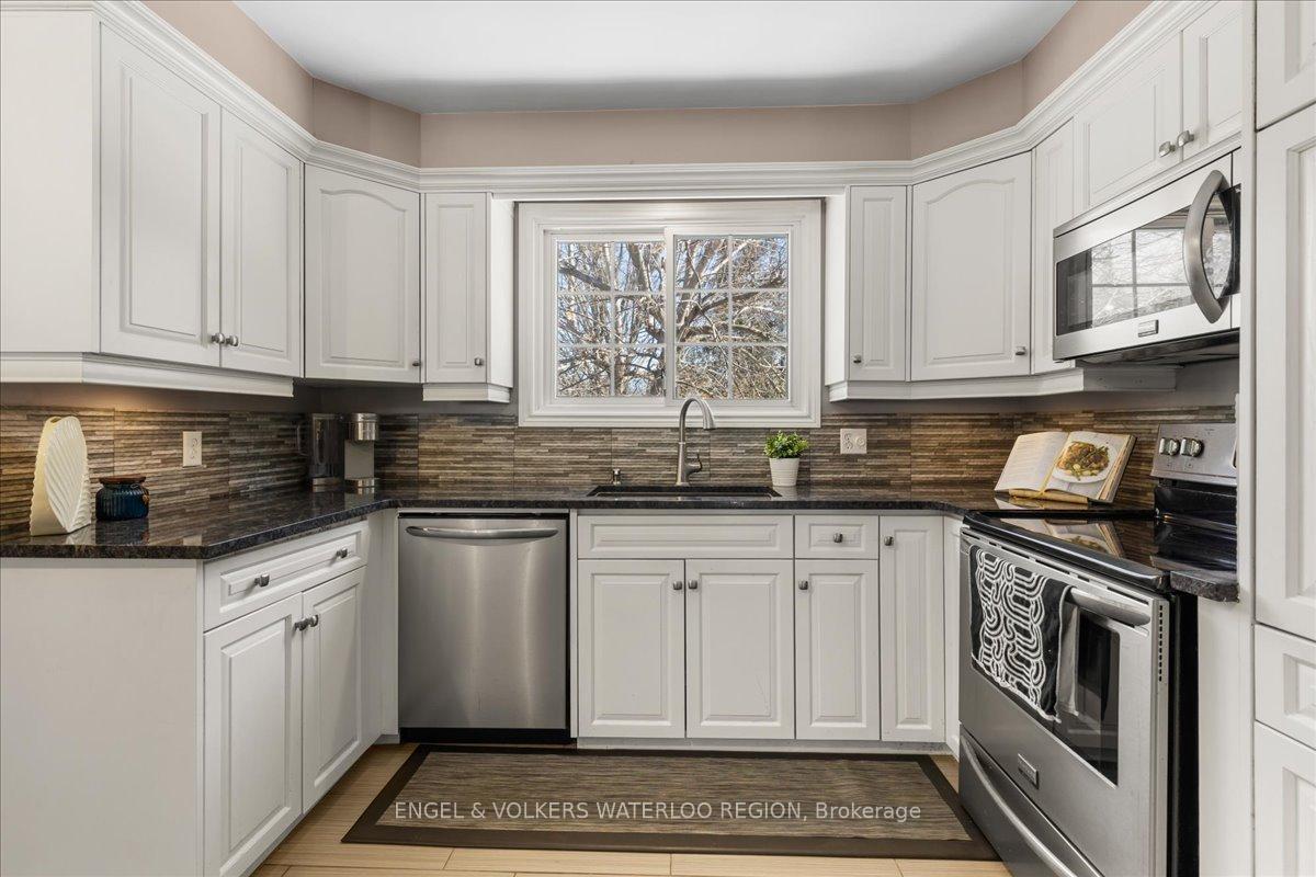 Photo 11 of 300 Craigleith Drive, Waterloo — HOMEH