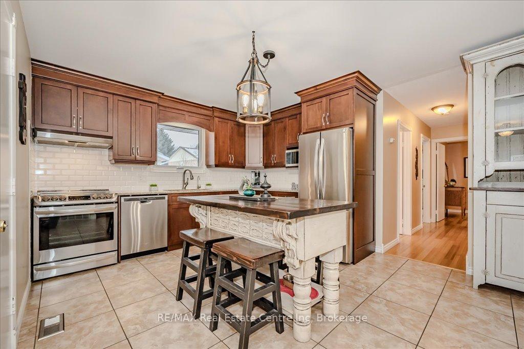 Photo 1 of 121 Erinbrook Drive, Kitchener — HOMEH