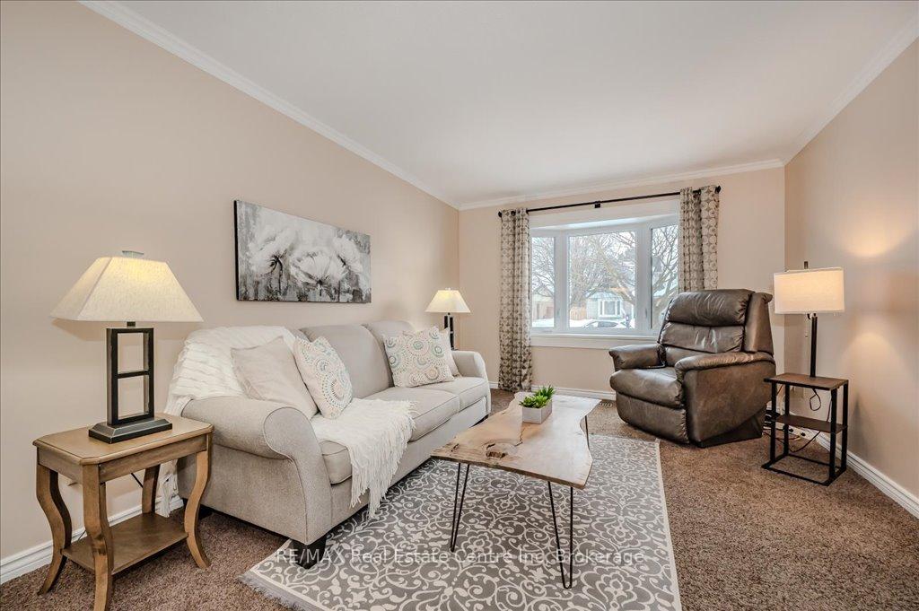 Photo 3 of 121 Erinbrook Drive, Kitchener — HOMEH