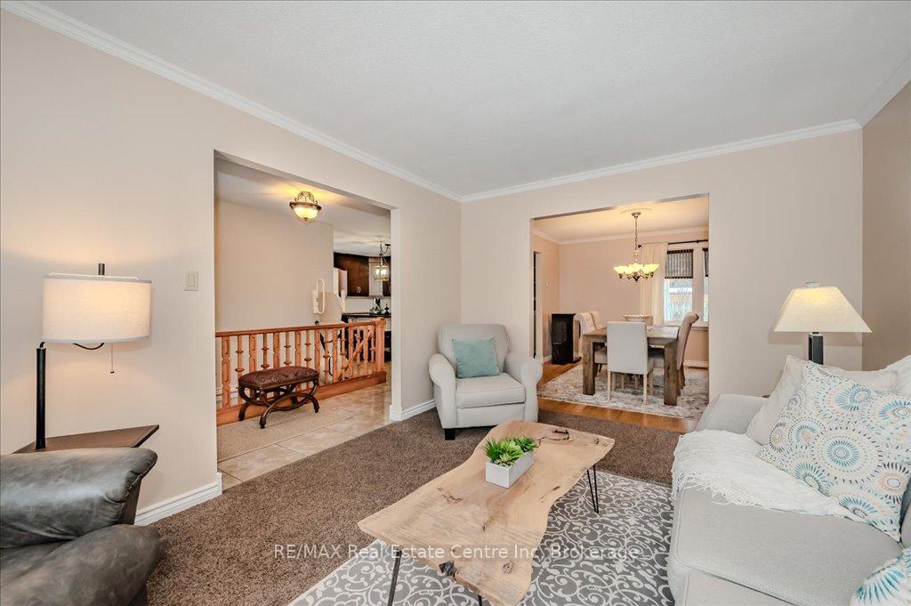 Photo 2 of 121 Erinbrook Drive, Kitchener — HOMEH