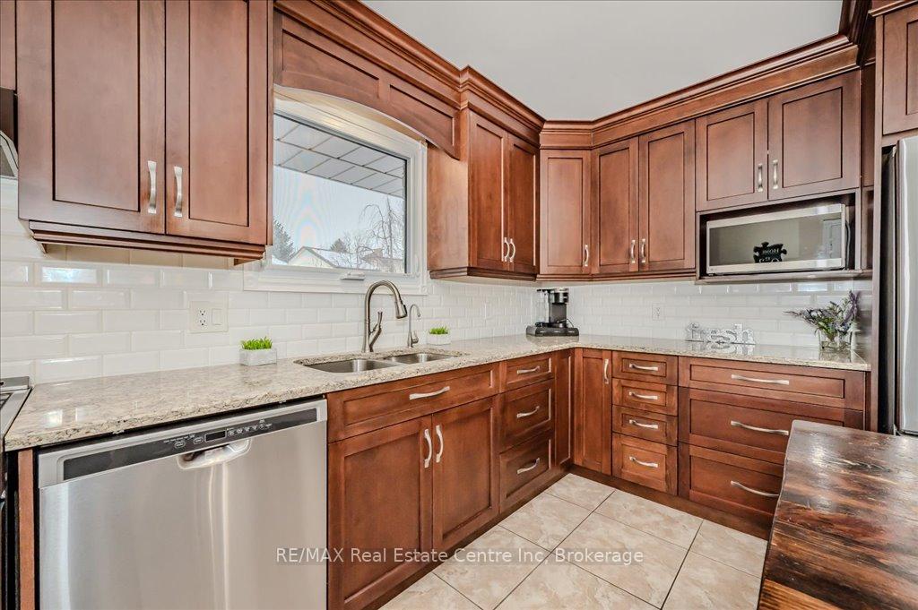 Photo 8 of 121 Erinbrook Drive, Kitchener — HOMEH