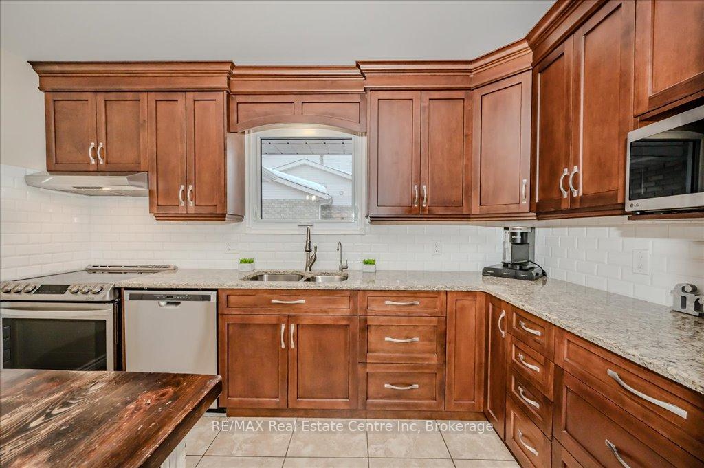 Photo 9 of 121 Erinbrook Drive, Kitchener — HOMEH