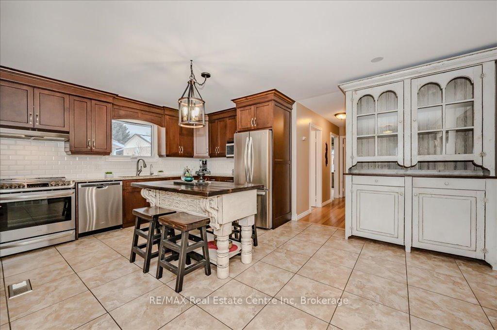 Photo 5 of 121 Erinbrook Drive, Kitchener — HOMEH