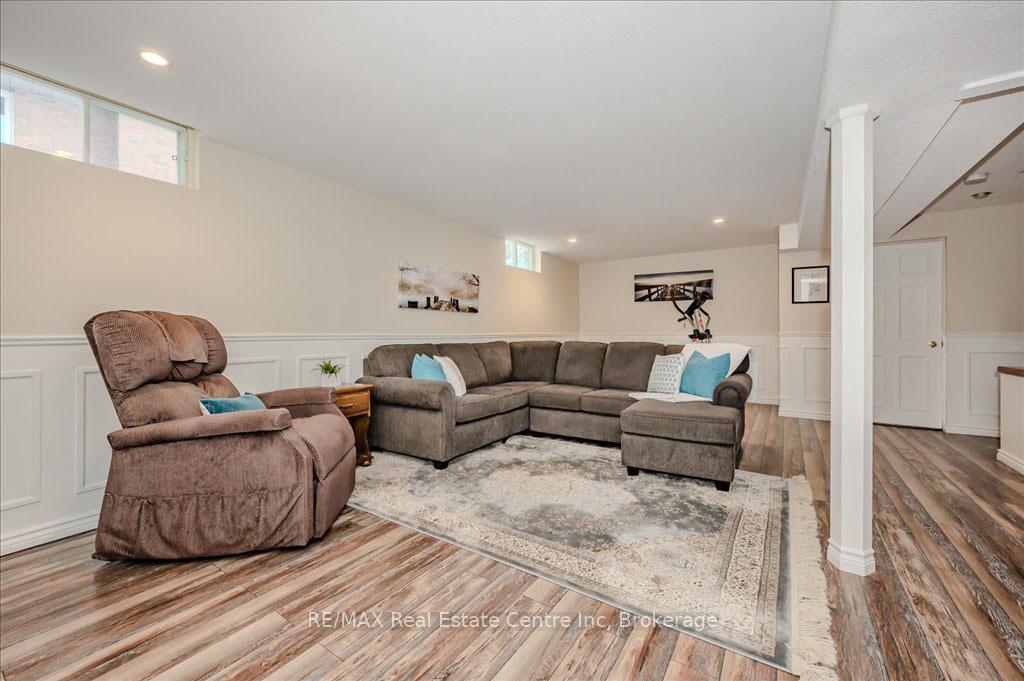 Photo 14 of 121 Erinbrook Drive, Kitchener — HOMEH