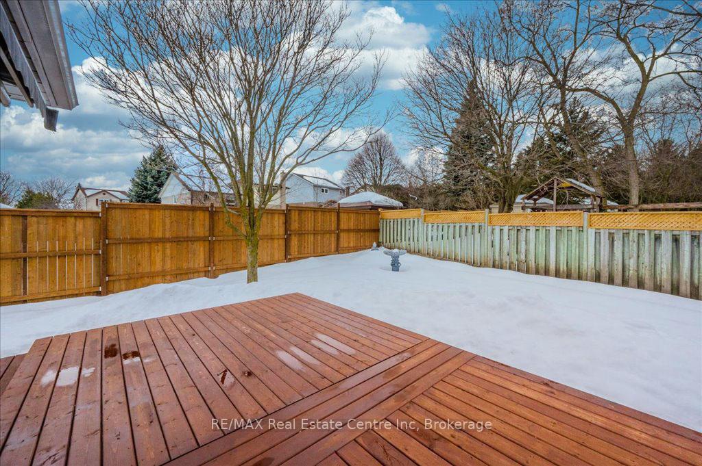 Photo 18 of 121 Erinbrook Drive, Kitchener — HOMEH