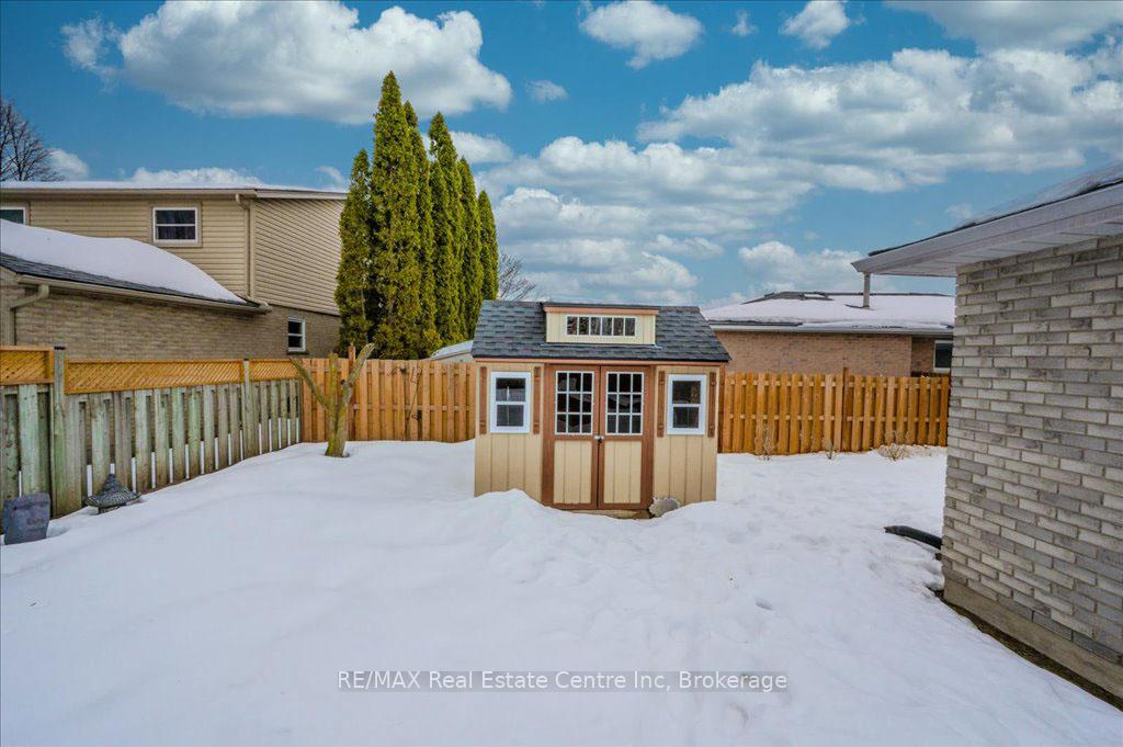 Photo 21 of 121 Erinbrook Drive, Kitchener — HOMEH