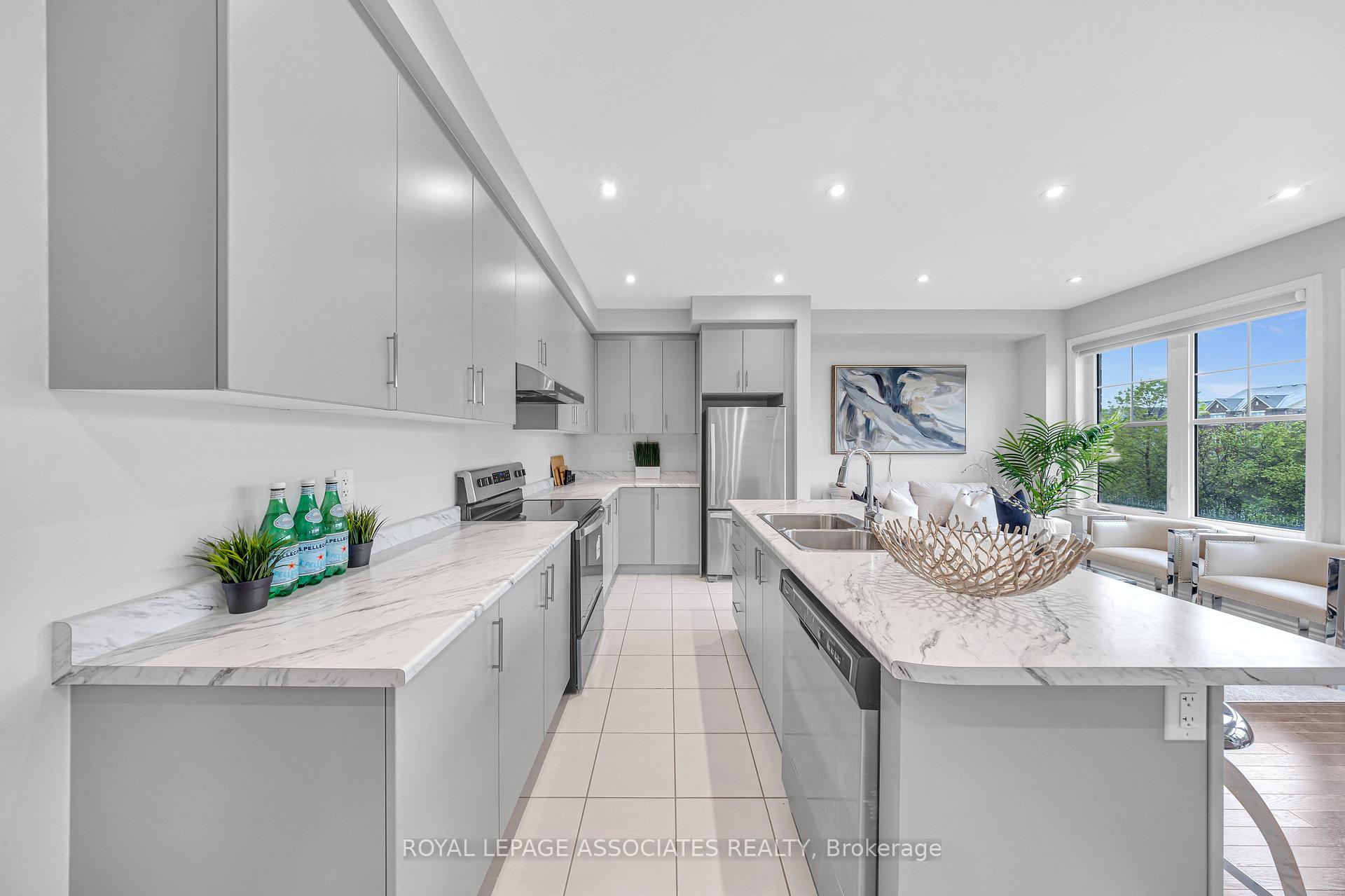 Photo 10 of 8 Paradise Way, Whitby, Rolling Acres — HOMEH