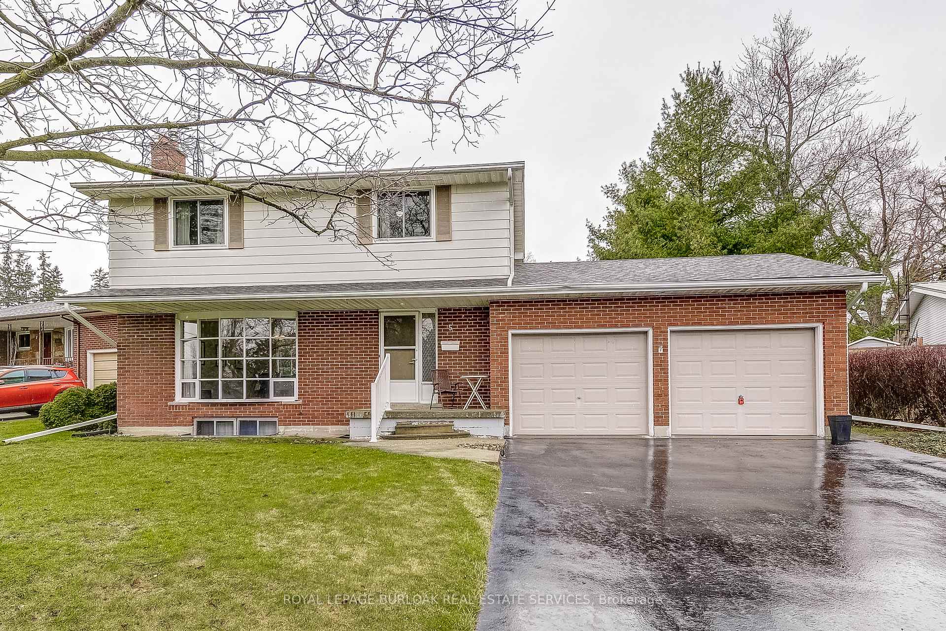 Photo 2 of 5 Thorburn Place, Haldimand — HOMEH