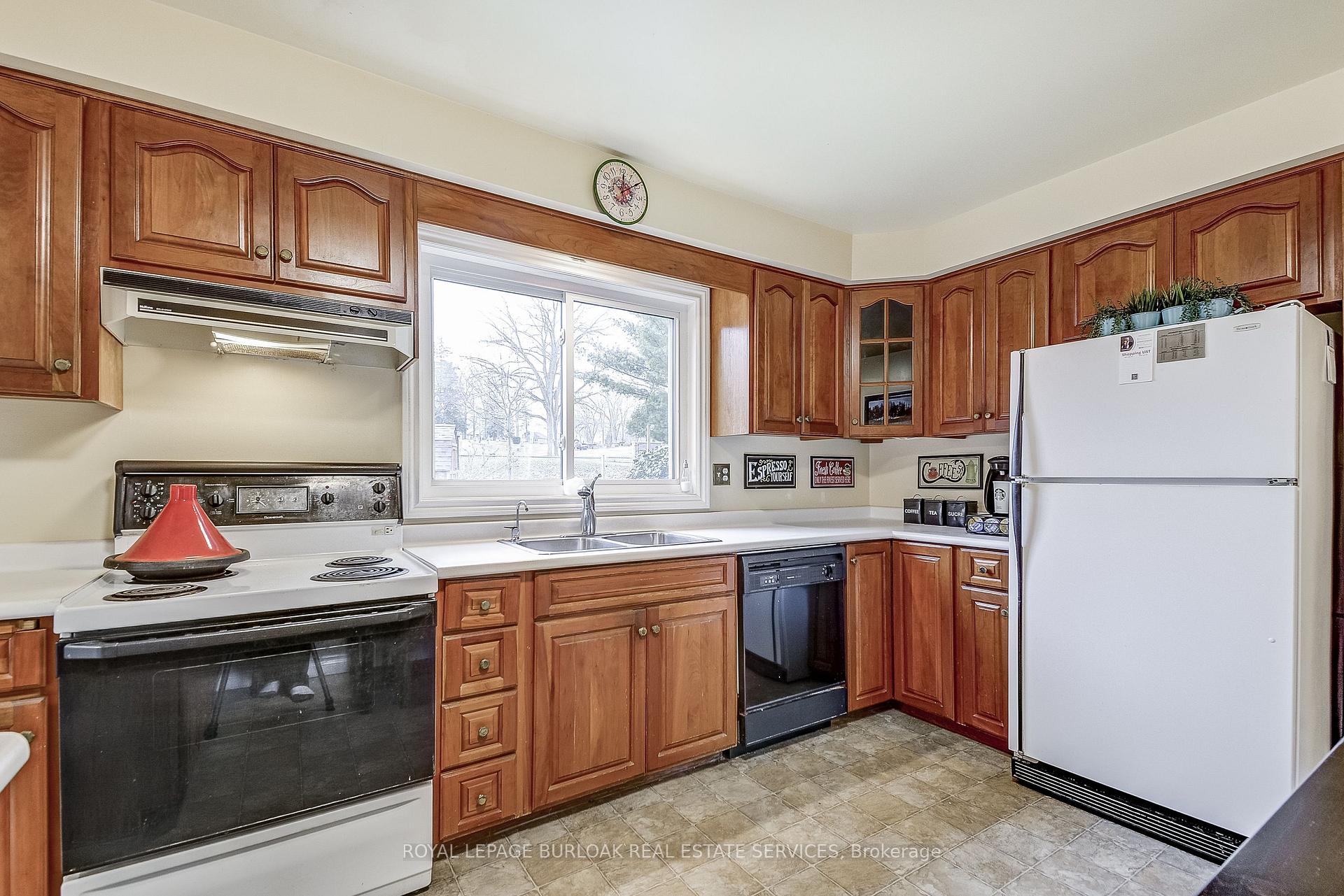 Photo 8 of 5 Thorburn Place, Haldimand — HOMEH