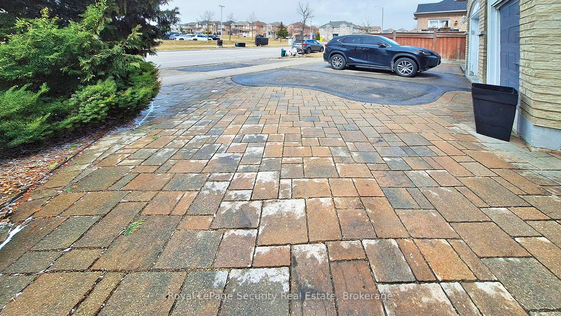 Photo 5 of 15 Peak Point Boulevard, Vaughan, Rural Vaughan — HOMEH