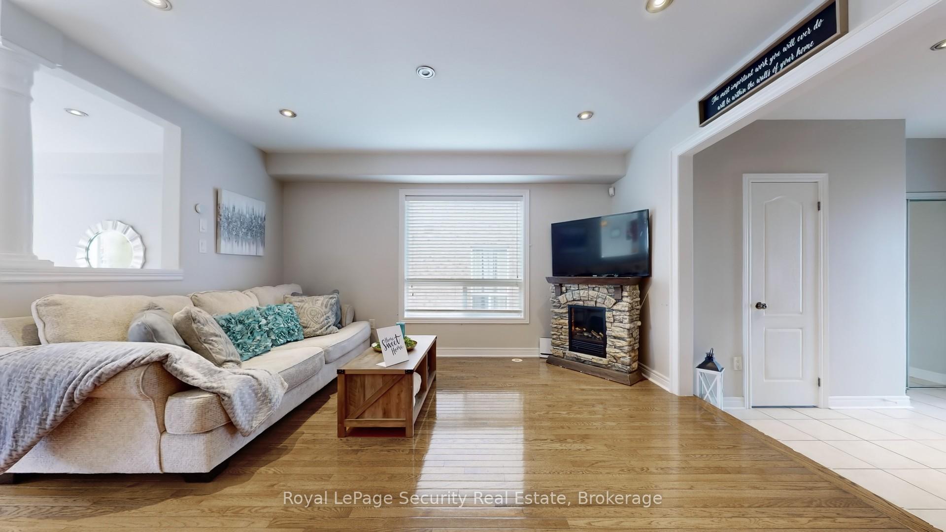 Photo 10 of 15 Peak Point Boulevard, Vaughan, Rural Vaughan — HOMEH