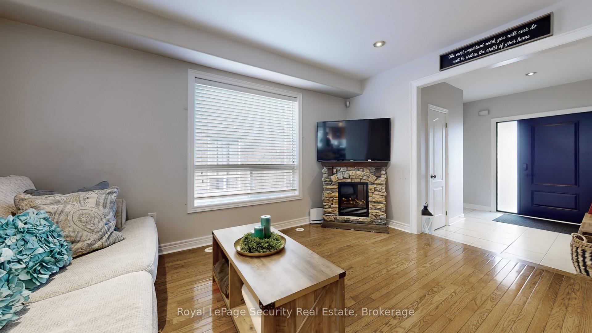 Photo 7 of 15 Peak Point Boulevard, Vaughan, Rural Vaughan — HOMEH