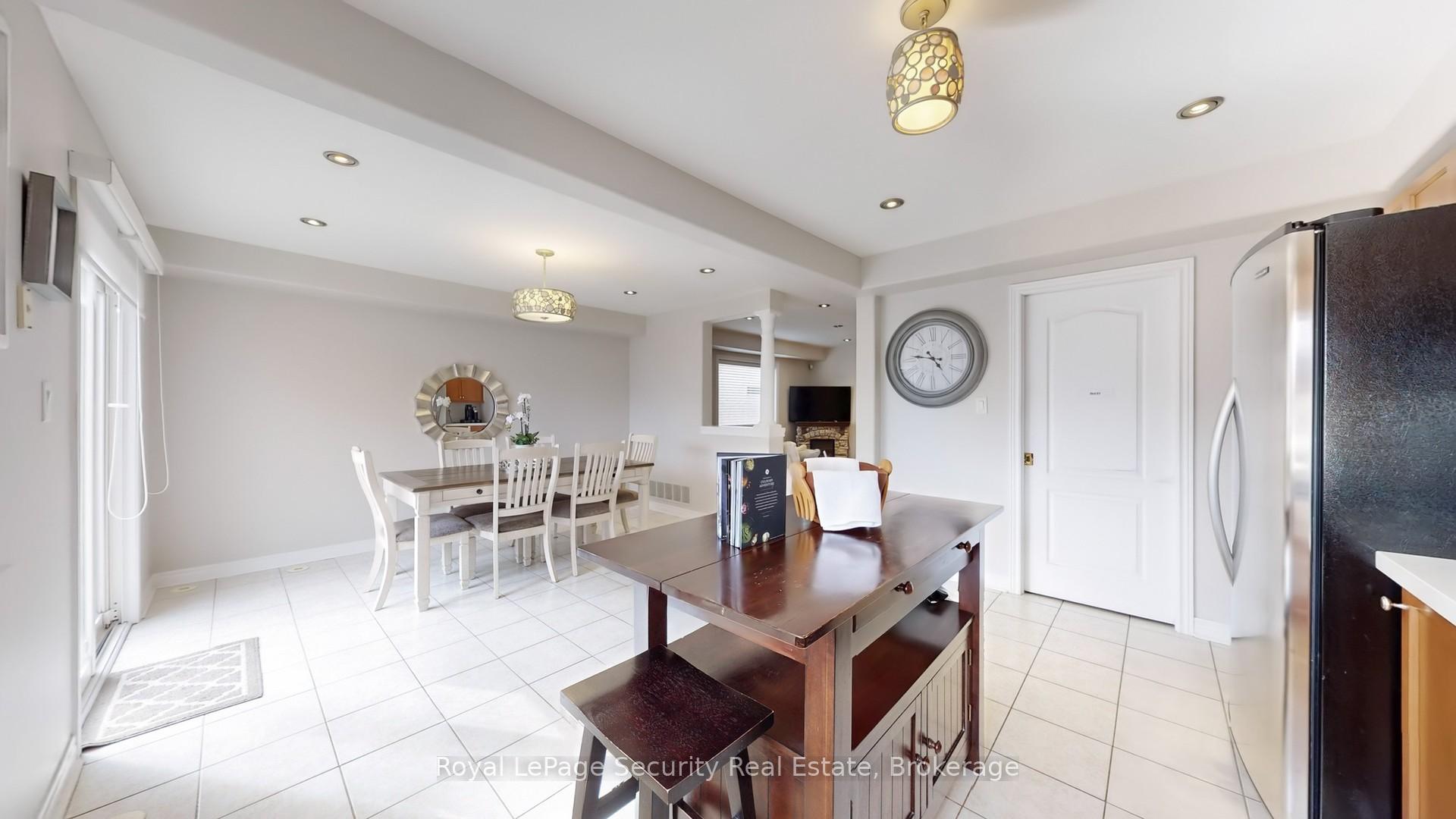 Photo 17 of 15 Peak Point Boulevard, Vaughan, Rural Vaughan — HOMEH