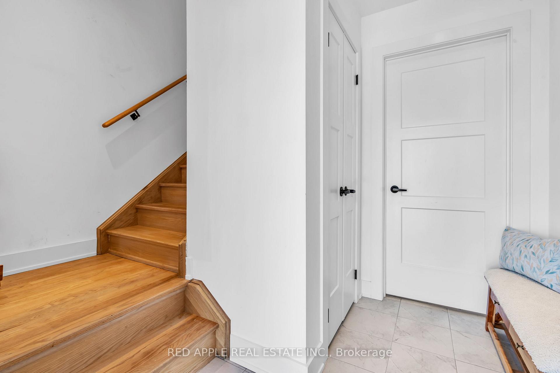 Photo 4 of 47 Harvest Crescent, Barrie, Rural Barrie Southeast — HOMEH