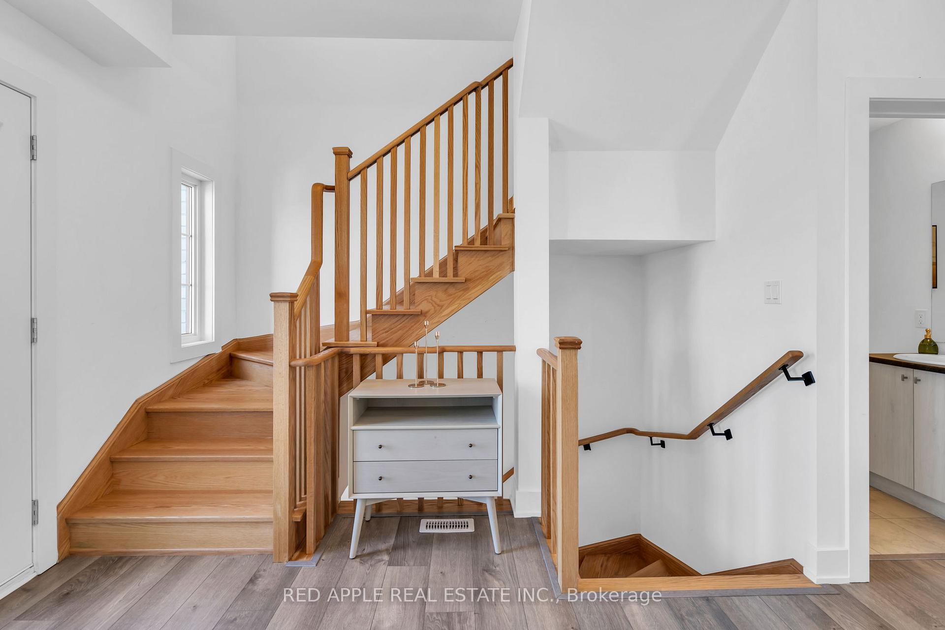 Photo 8 of 47 Harvest Crescent, Barrie, Rural Barrie Southeast — HOMEH
