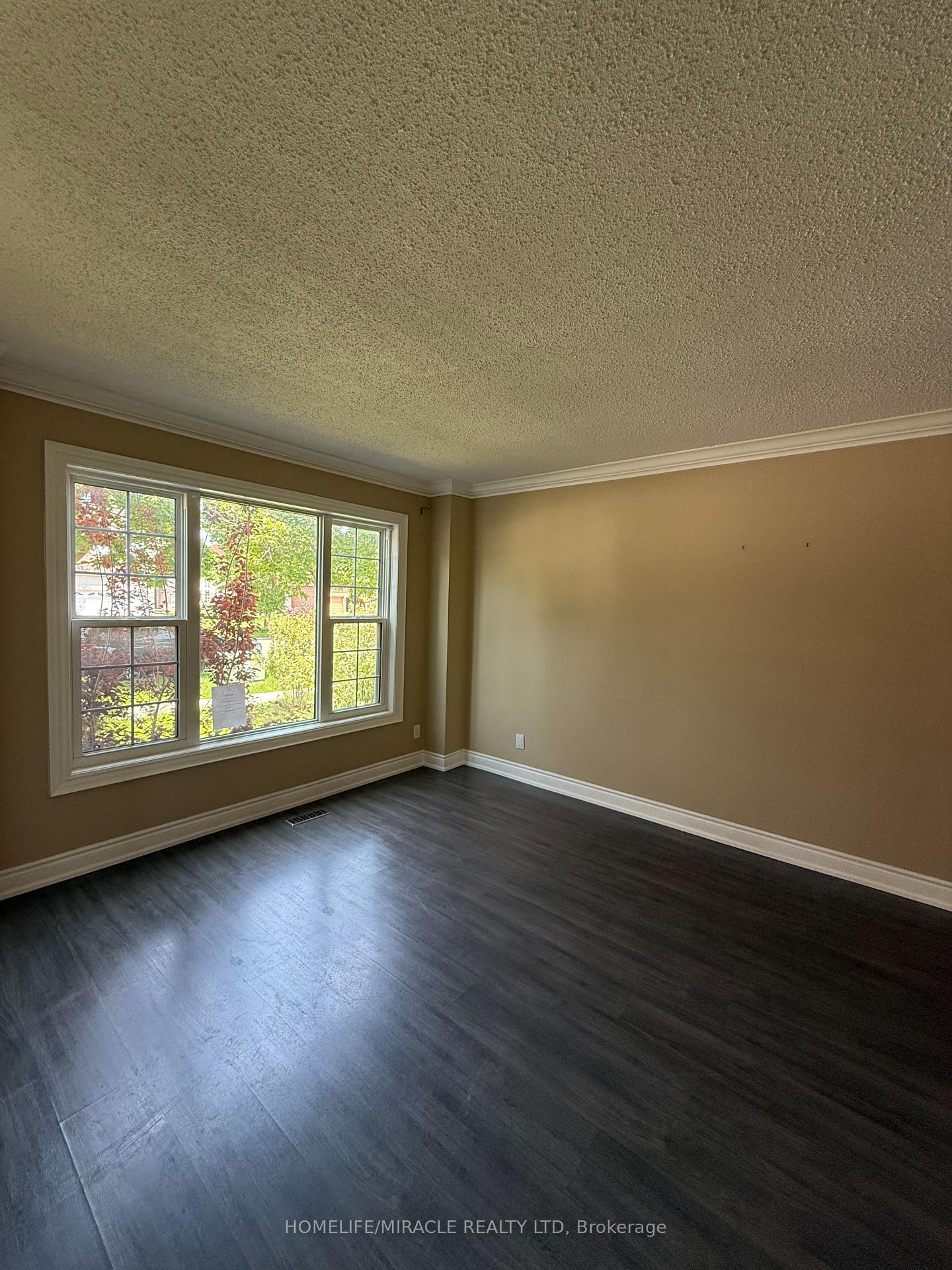 Photo 9 of 688 Highview Road, Pickering, Amberlea — HOMEH