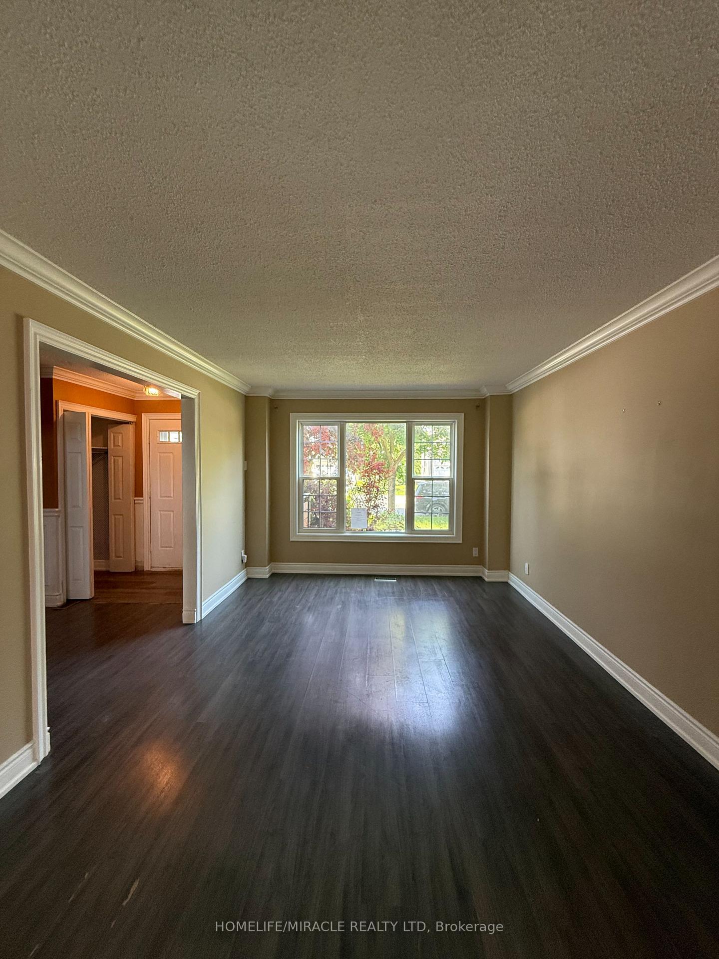 Photo 4 of 688 Highview Road, Pickering, Amberlea — HOMEH
