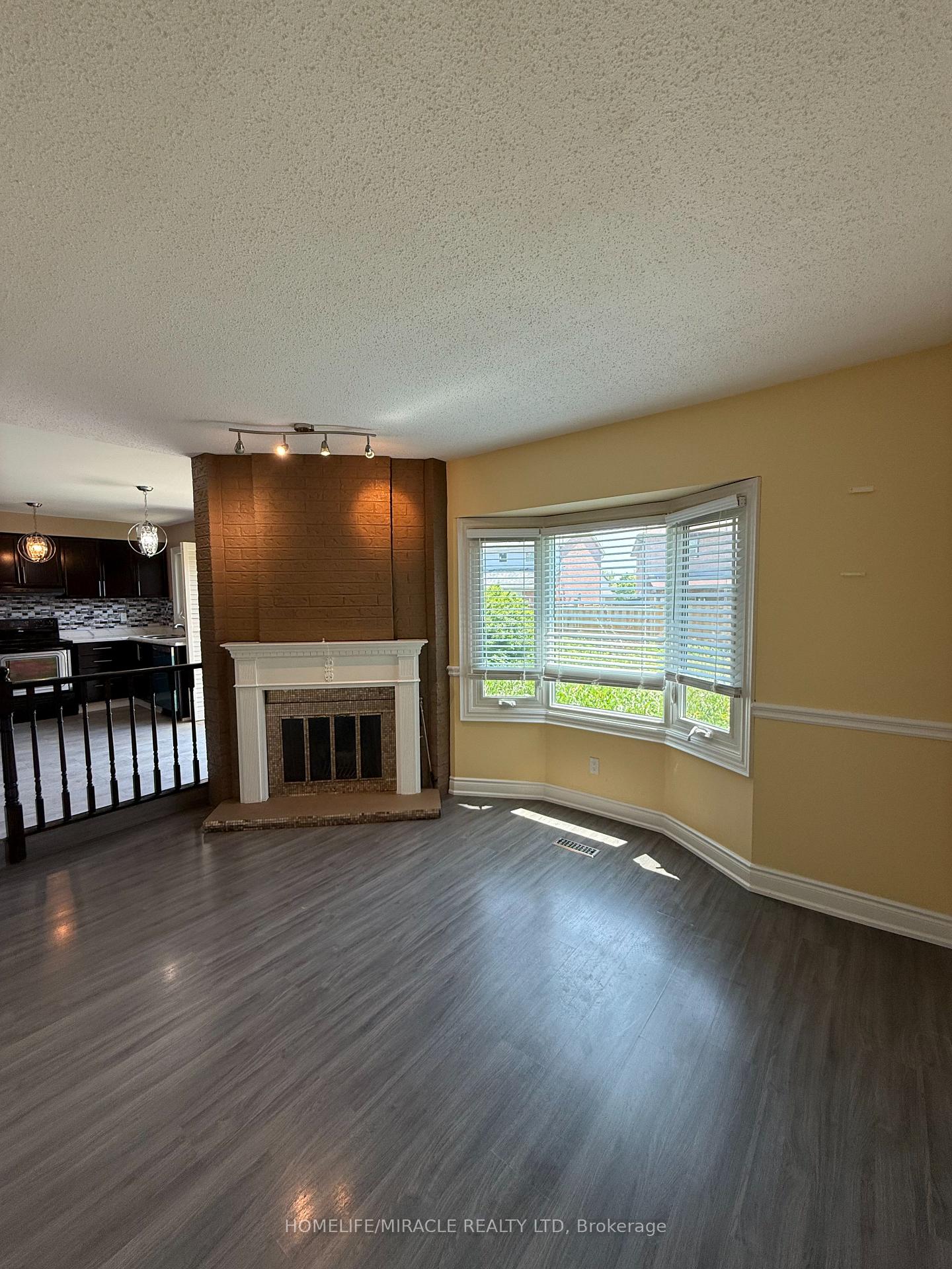 Photo 8 of 688 Highview Road, Pickering, Amberlea — HOMEH