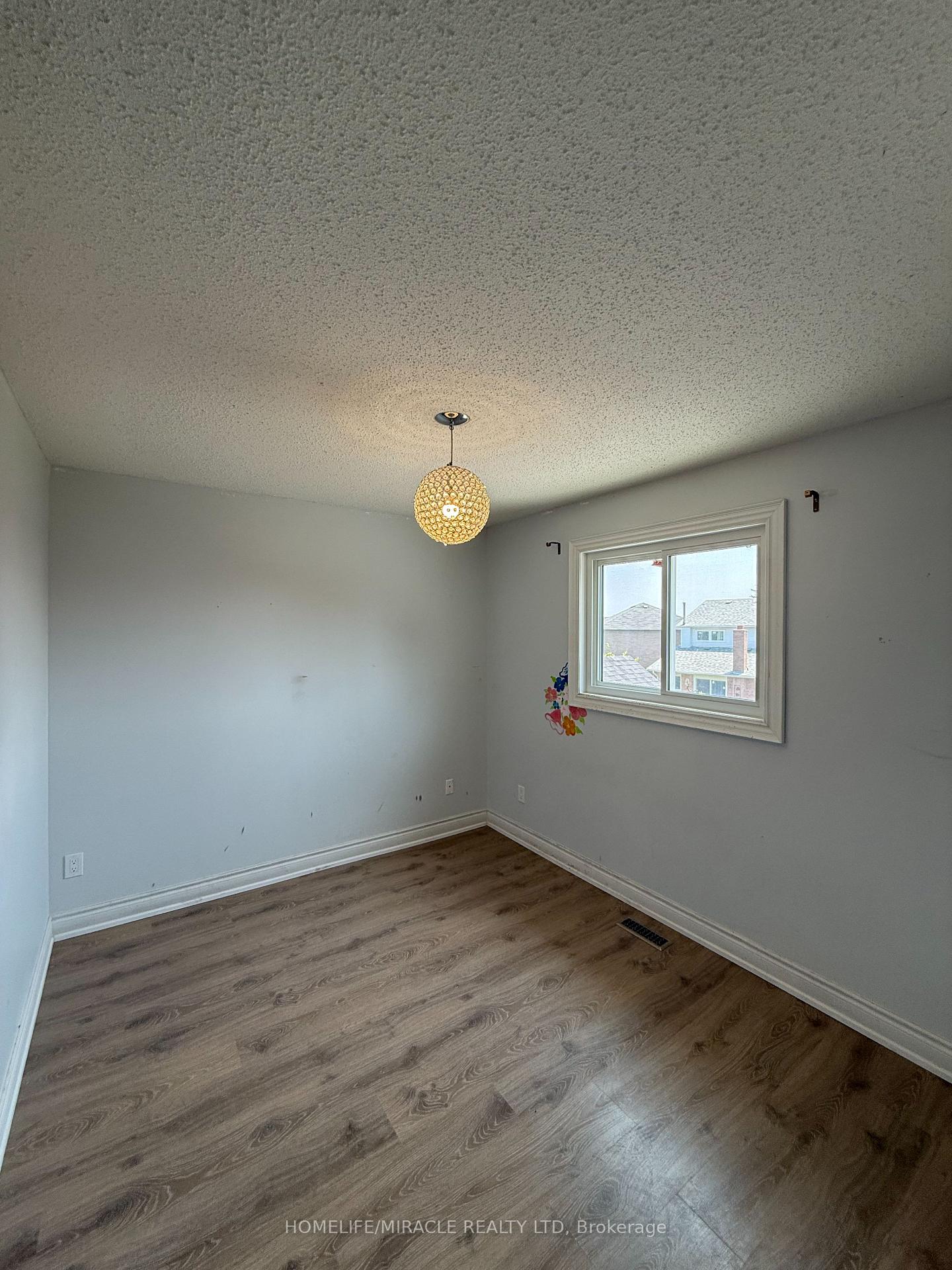 Photo 17 of 688 Highview Road, Pickering, Amberlea — HOMEH