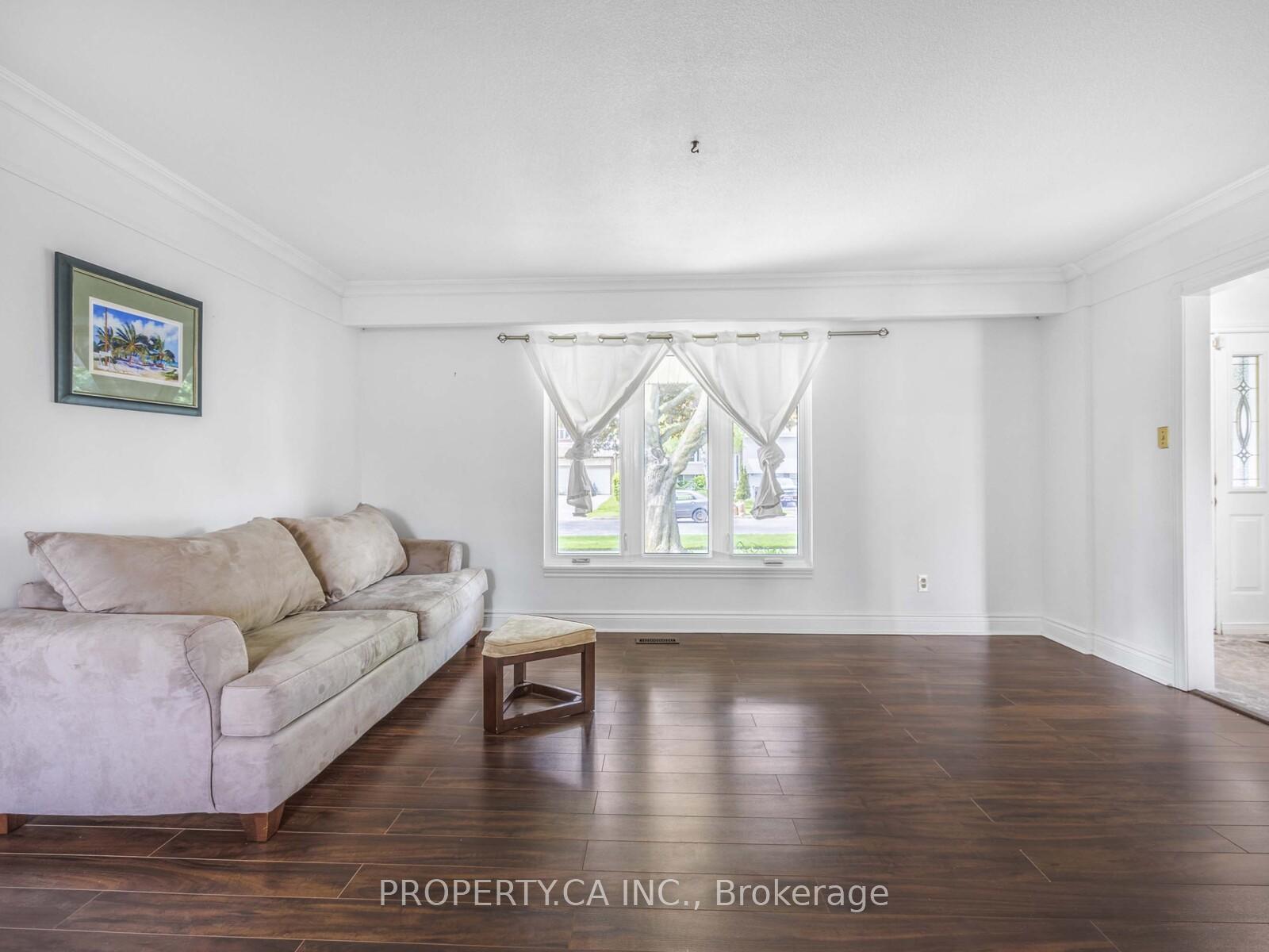 Photo 5 of 122 Roser Crescent, Clarington, Bowmanville — HOMEH
