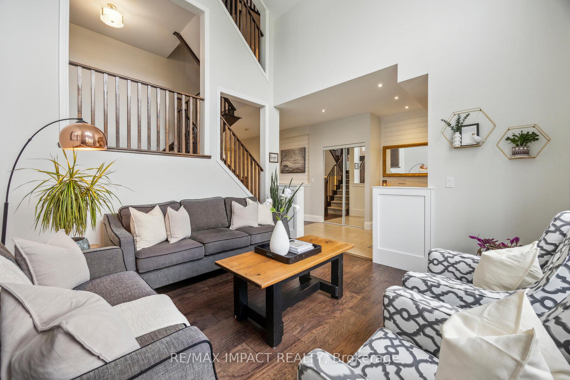Photo 6 of 24 Brough Court, Clarington, Bowmanville — HOMEH