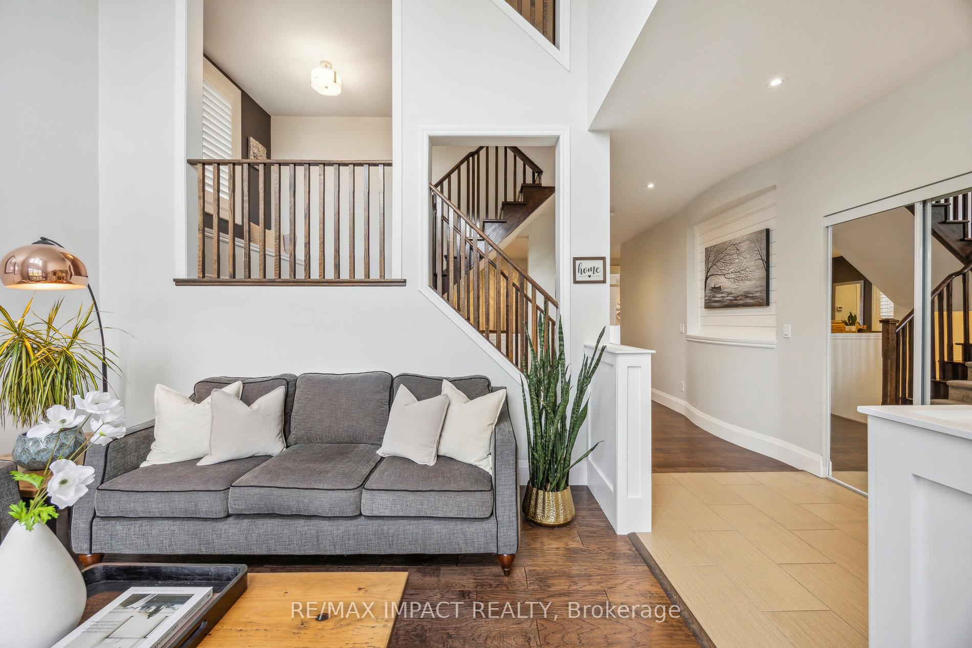 Photo 4 of 24 Brough Court, Clarington, Bowmanville — HOMEH