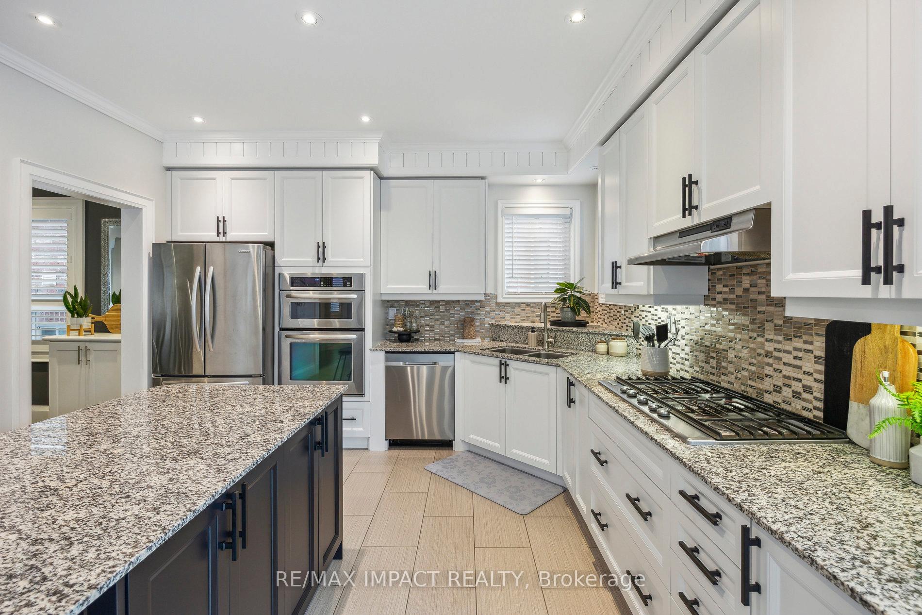 Photo 10 of 24 Brough Court, Clarington, Bowmanville — HOMEH