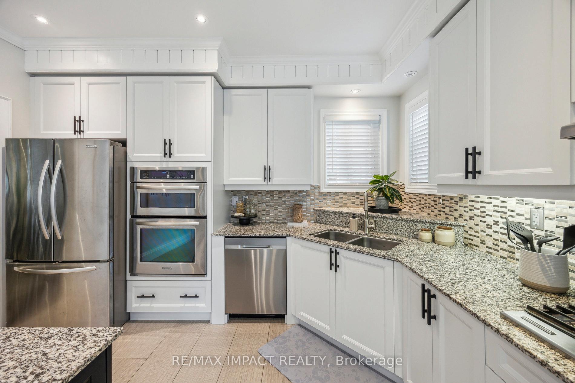 Photo 12 of 24 Brough Court, Clarington, Bowmanville — HOMEH