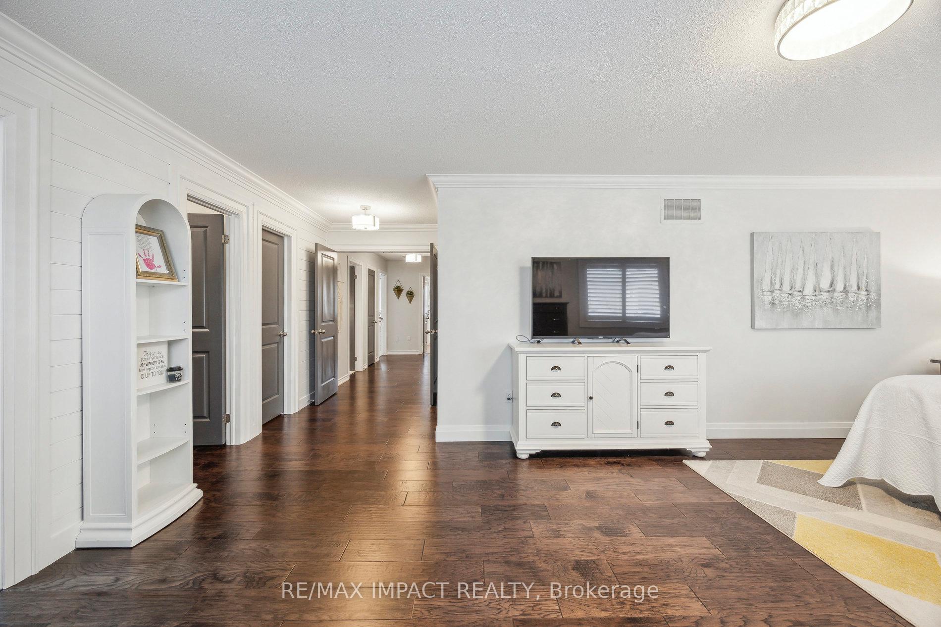 Photo 30 of 24 Brough Court, Clarington, Bowmanville — HOMEH