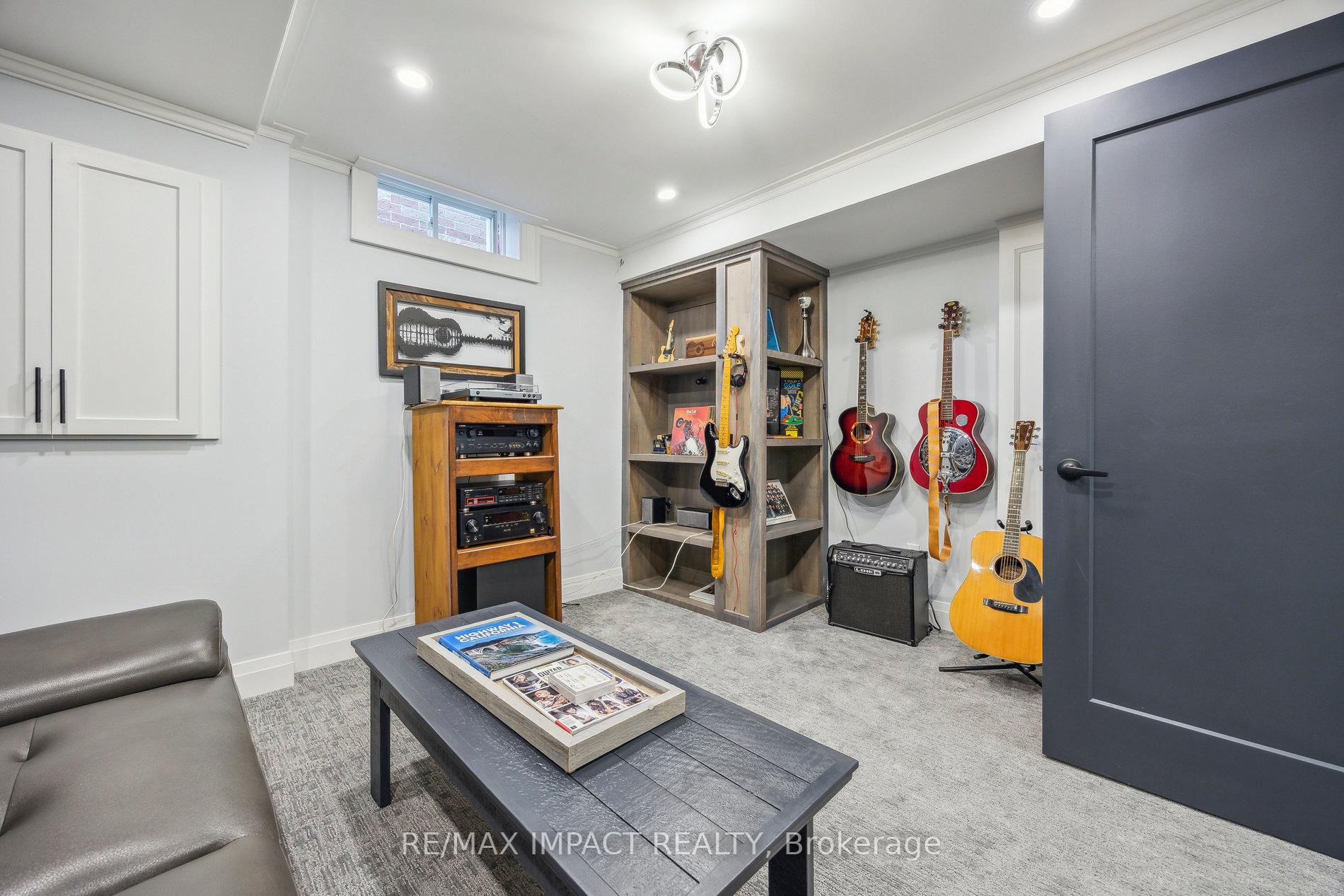 Photo 43 of 24 Brough Court, Clarington, Bowmanville — HOMEH