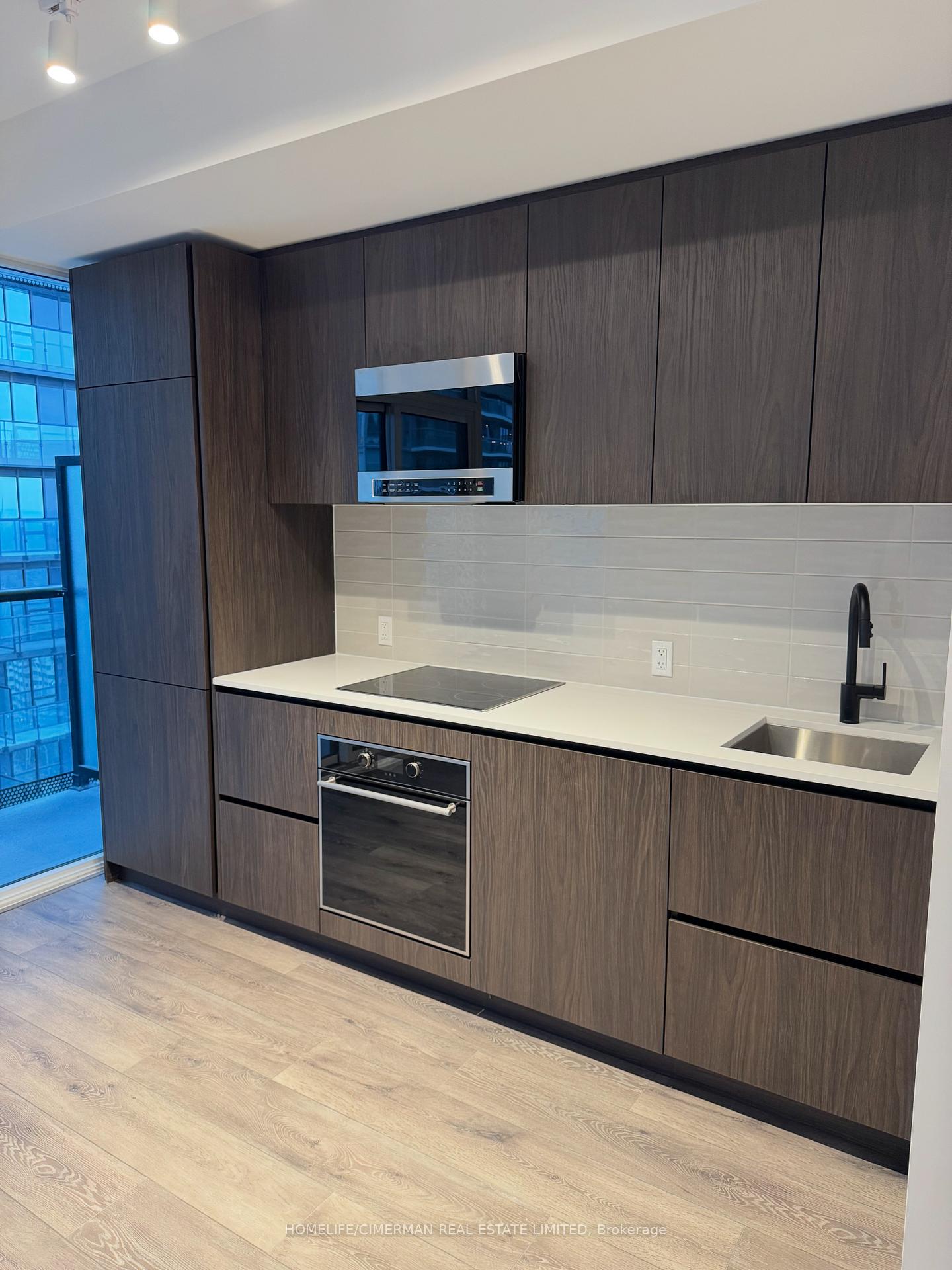 Photo 5 of Unit 2407, 127 Broadway Avenue, Toronto, Mount Pleasant West — HOMEH