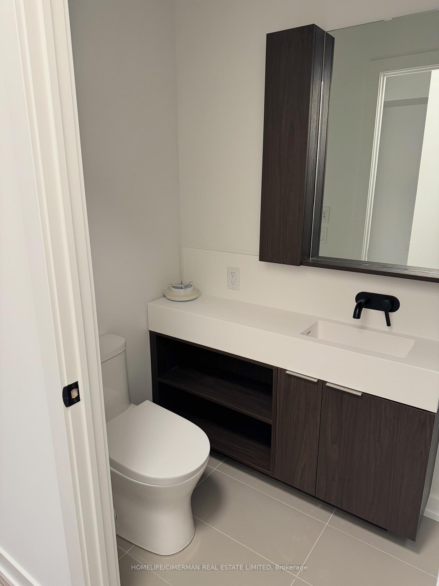 Photo 3 of Unit 2407, 127 Broadway Avenue, Toronto, Mount Pleasant West — HOMEH
