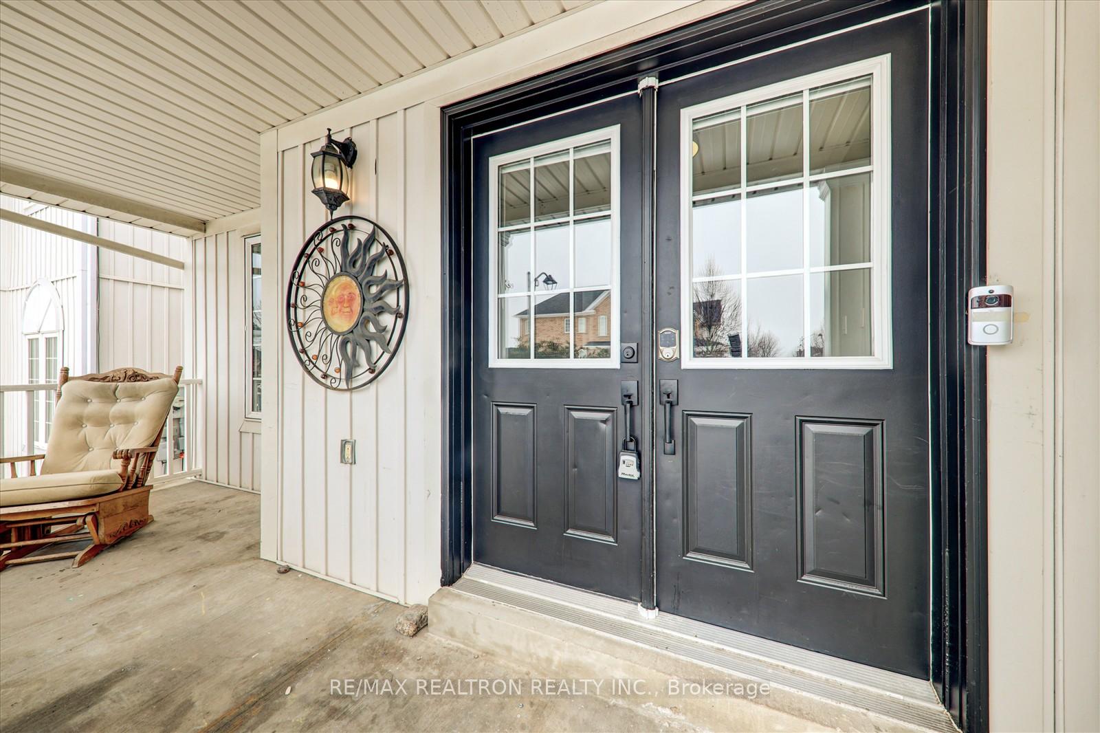 Photo 2 of 1275 Langley Circle, Oshawa, Pinecrest — HOMEH