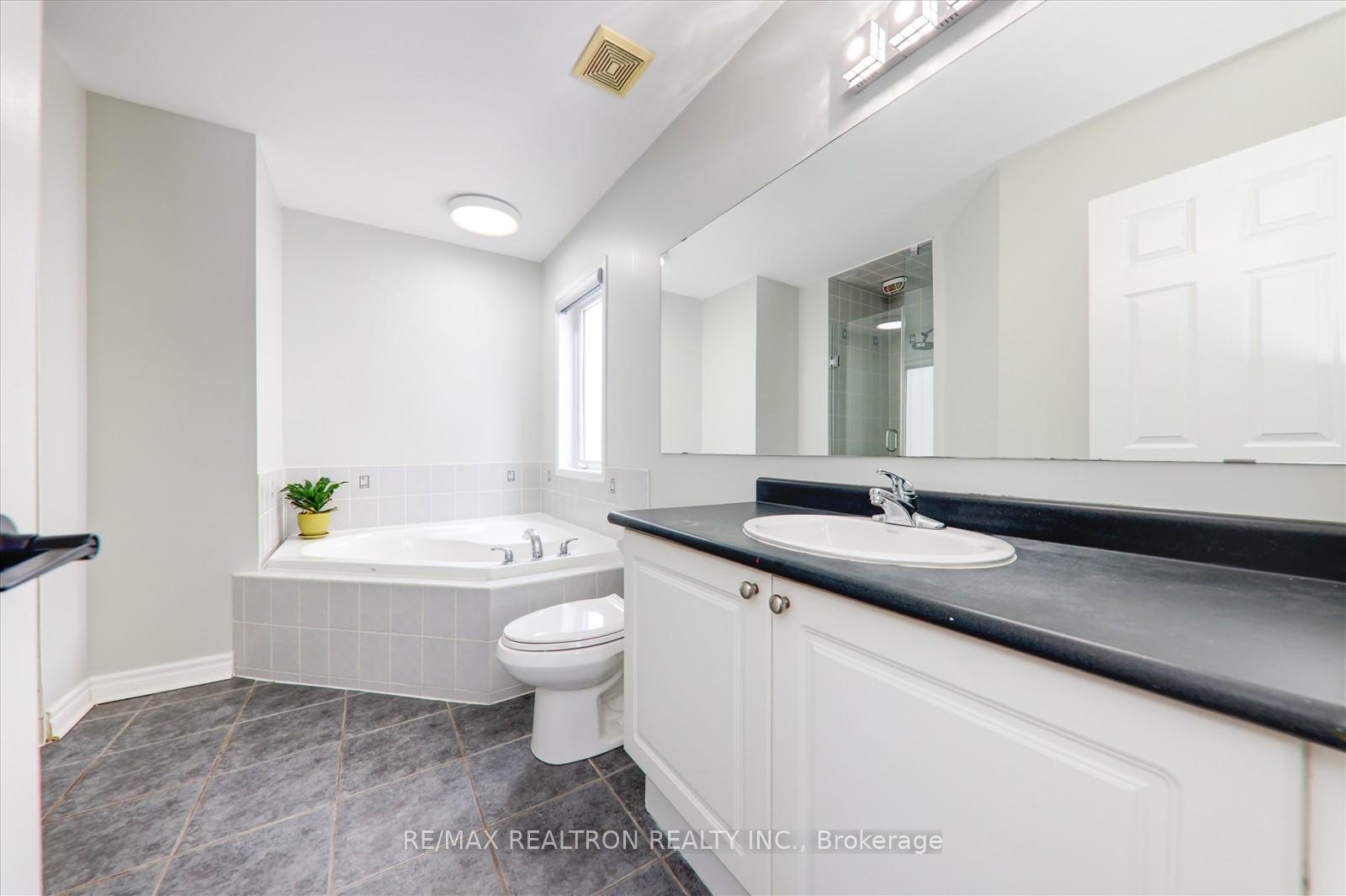 Photo 13 of 1275 Langley Circle, Oshawa, Pinecrest — HOMEH