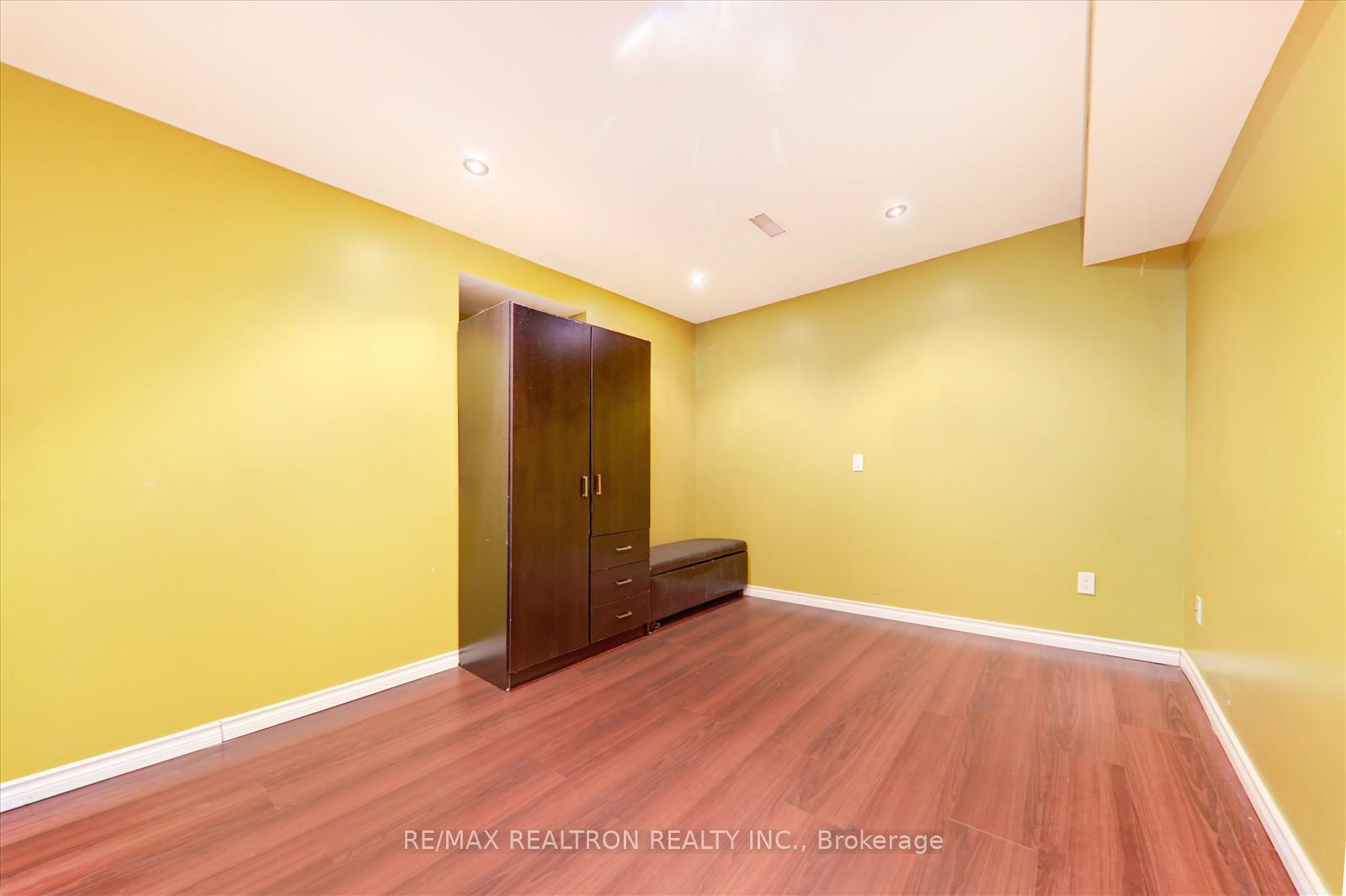 Photo 23 of 1275 Langley Circle, Oshawa, Pinecrest — HOMEH