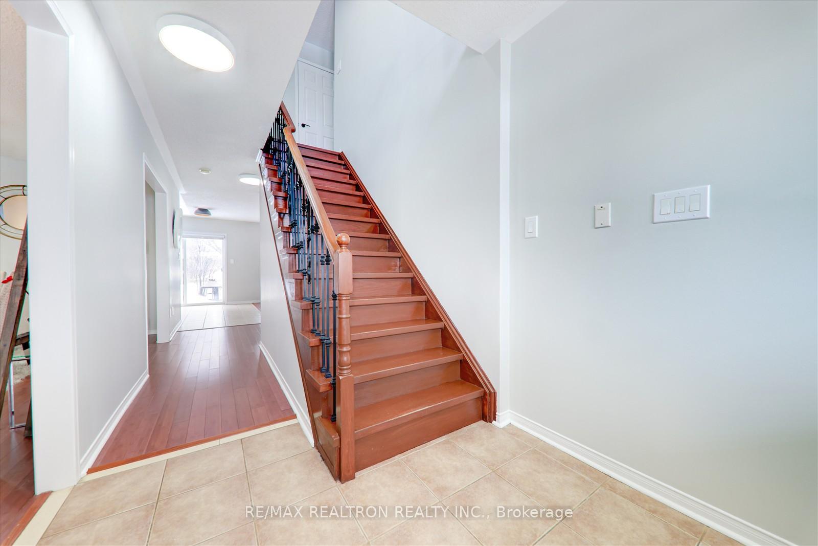 Photo 24 of 1275 Langley Circle, Oshawa, Pinecrest — HOMEH