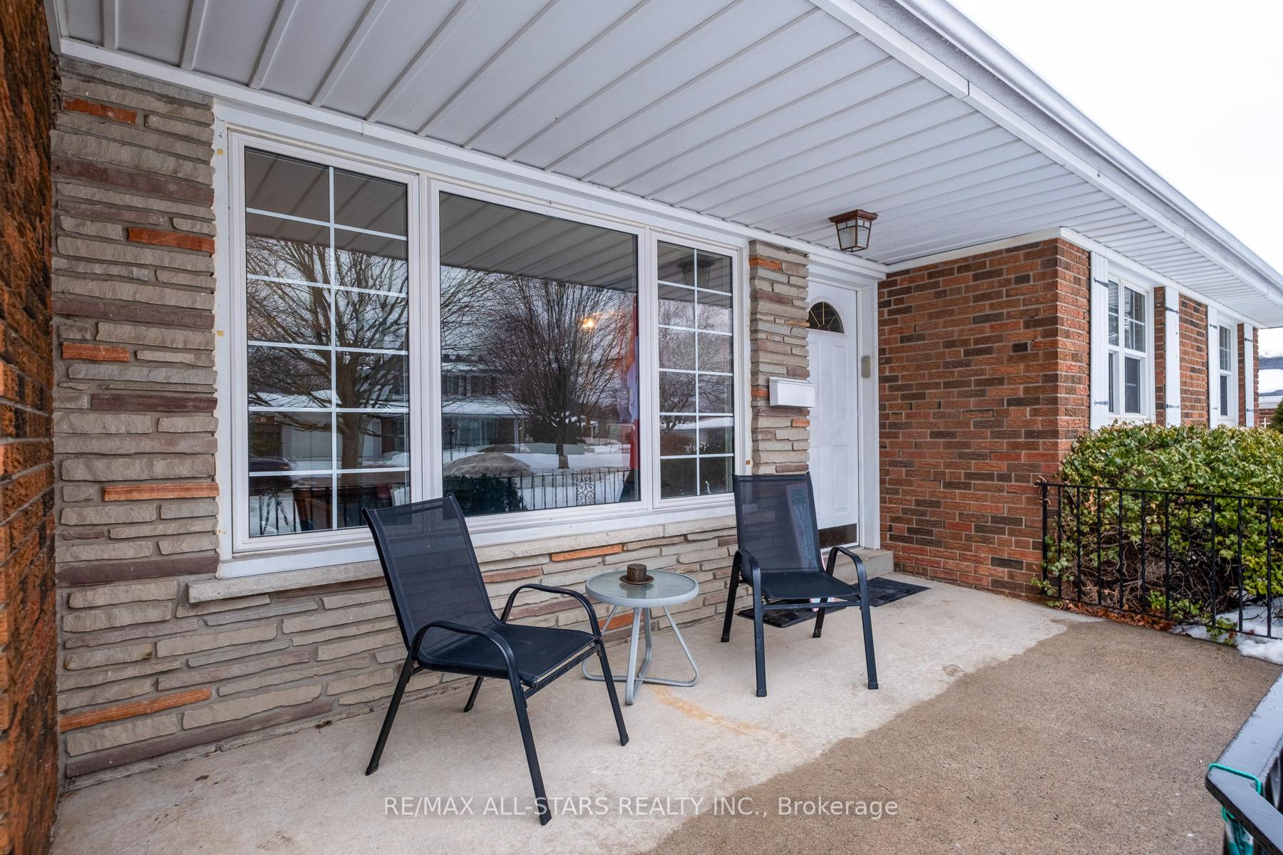 Photo 2 of 64 Southdale Drive, Markham, Bullock — HOMEH